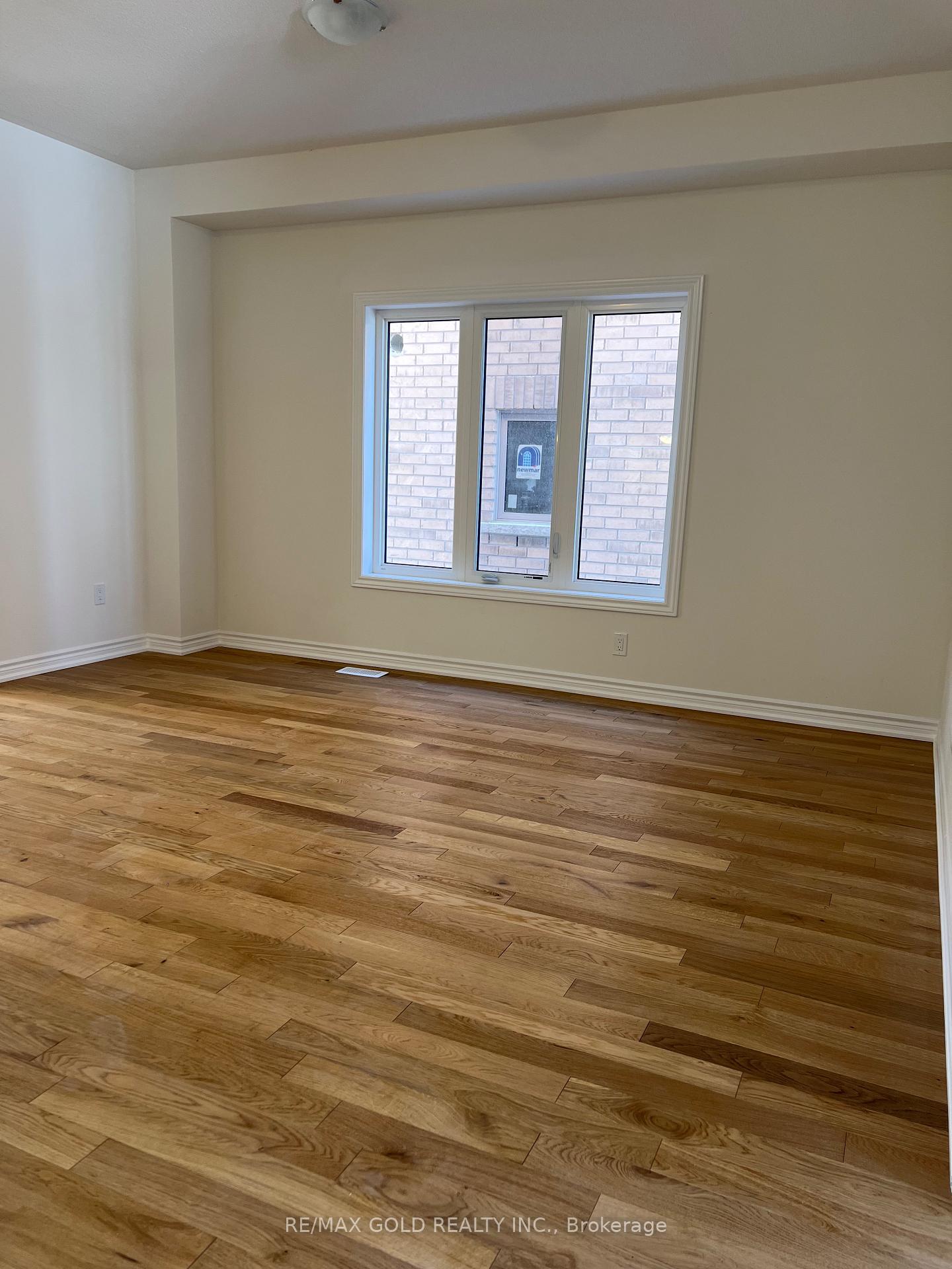 Photo 7 of 4 Lawrence D. Pridham Avenue, New Tecumseth, Rural New Tecumseth — HOMEH