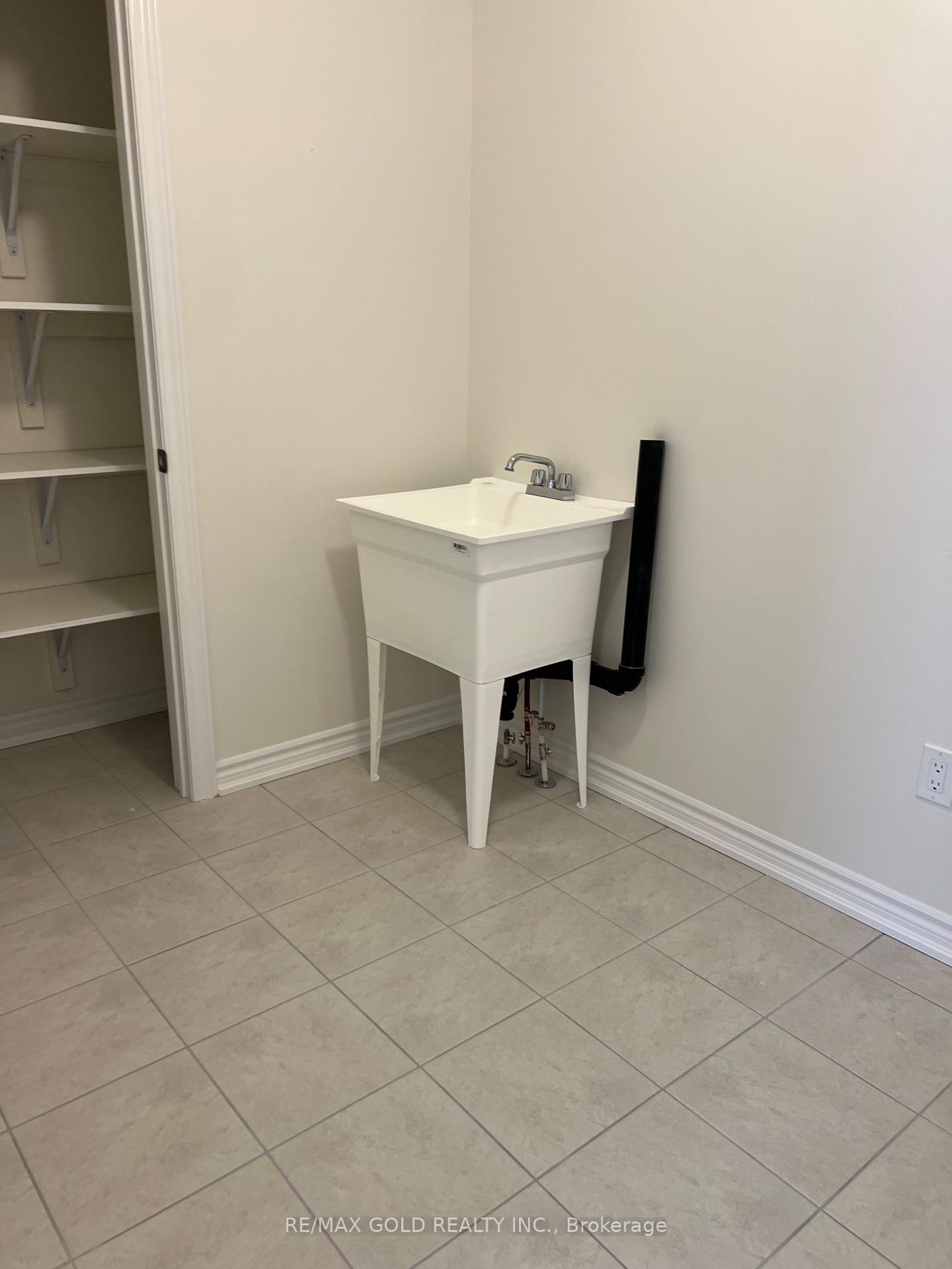 Photo 10 of 4 Lawrence D. Pridham Avenue, New Tecumseth, Rural New Tecumseth — HOMEH