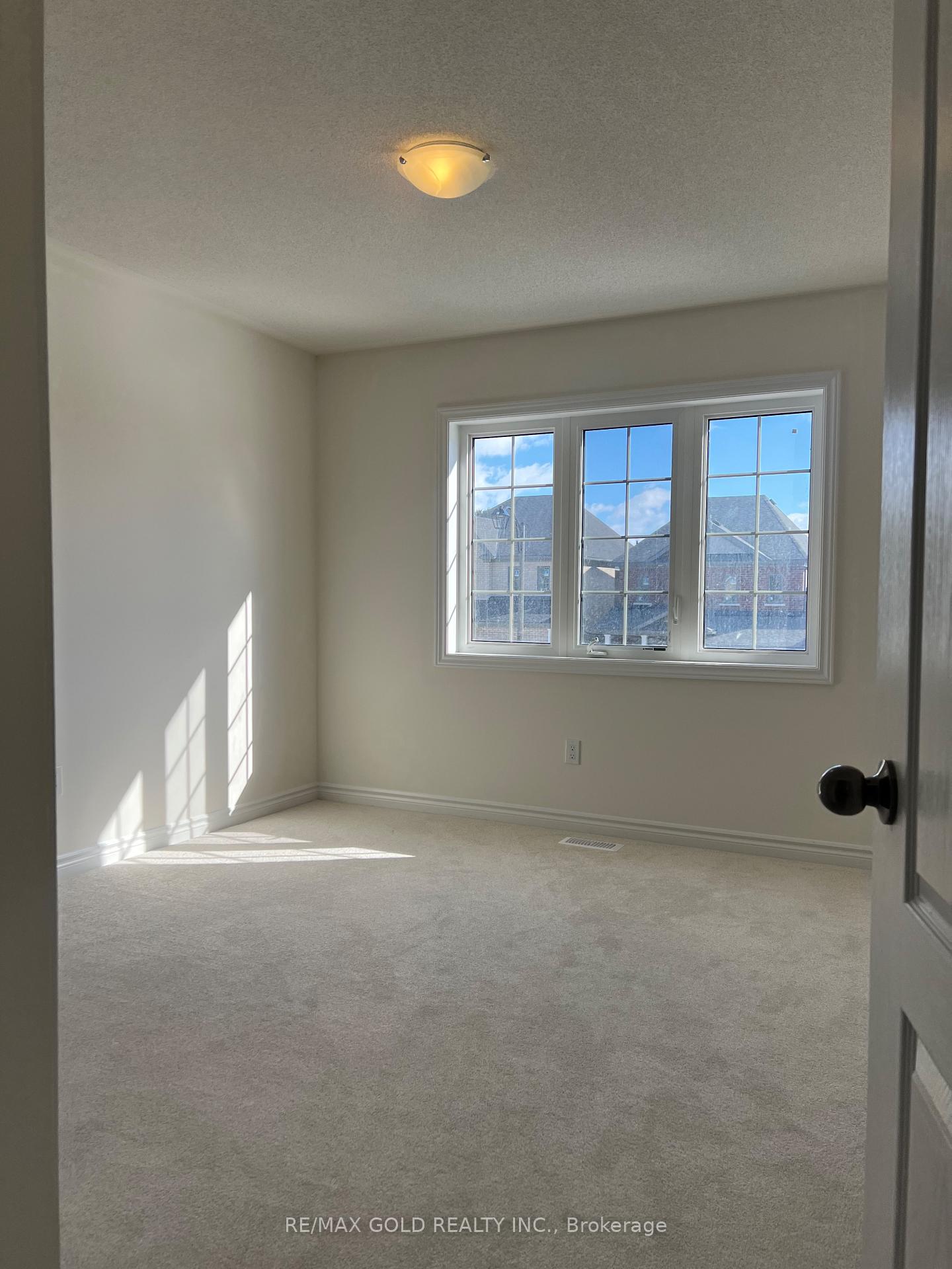 Photo 13 of 4 Lawrence D. Pridham Avenue, New Tecumseth, Rural New Tecumseth — HOMEH