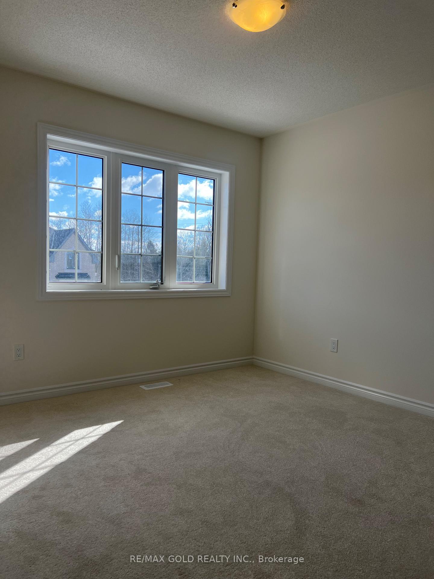 Photo 14 of 4 Lawrence D. Pridham Avenue, New Tecumseth, Rural New Tecumseth — HOMEH