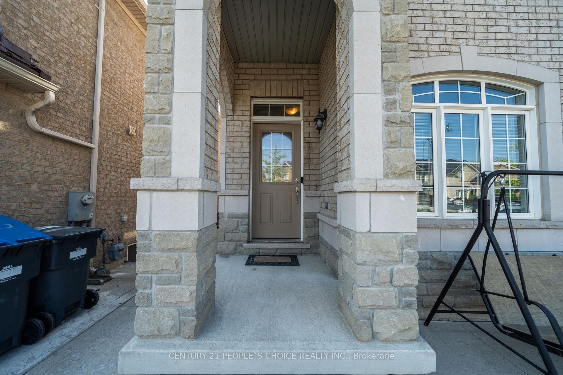 Photo 4 of 86 Daden oaks Drive, Brampton, Bram East — HOMEH
