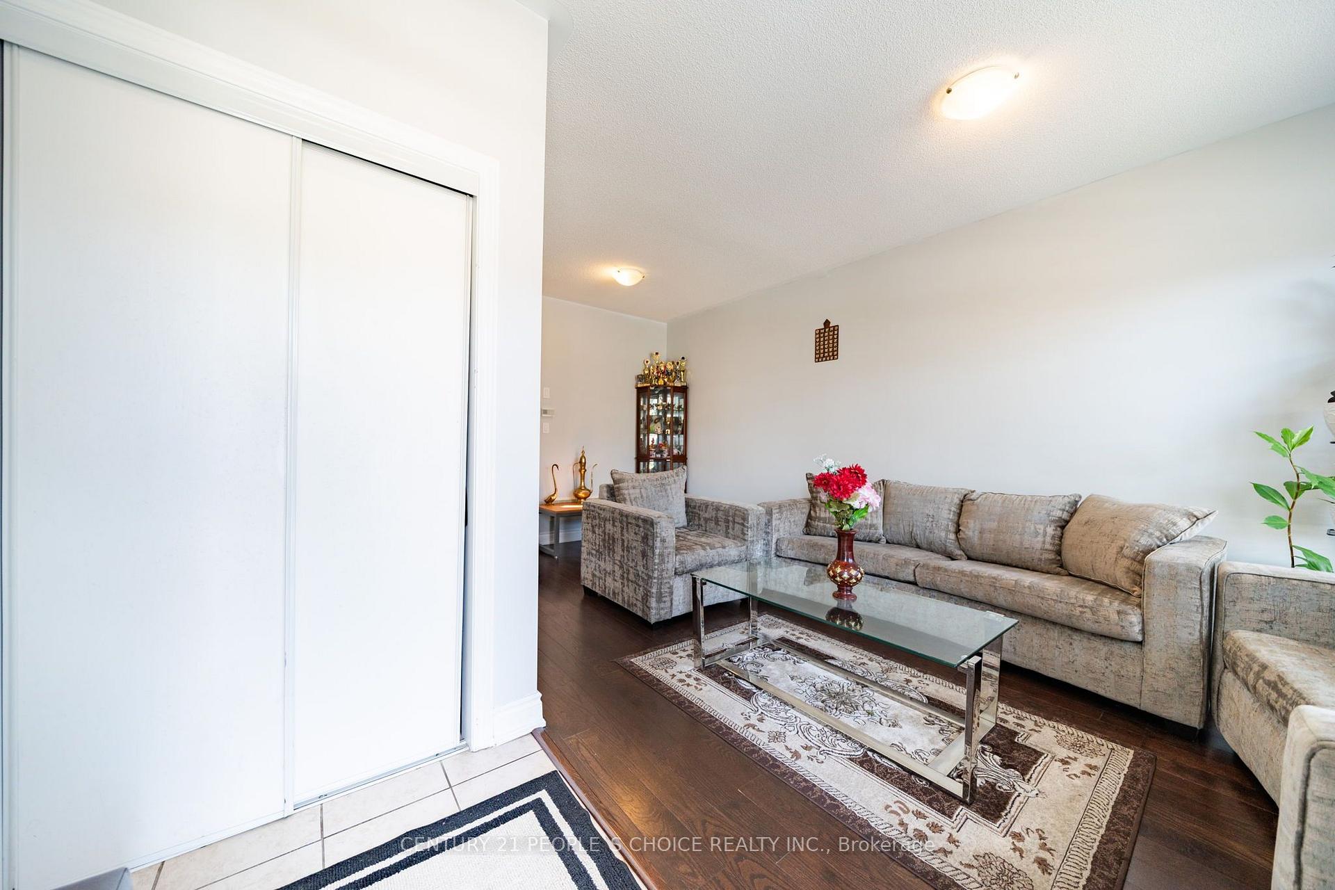 Photo 5 of 86 Daden oaks Drive, Brampton, Bram East — HOMEH