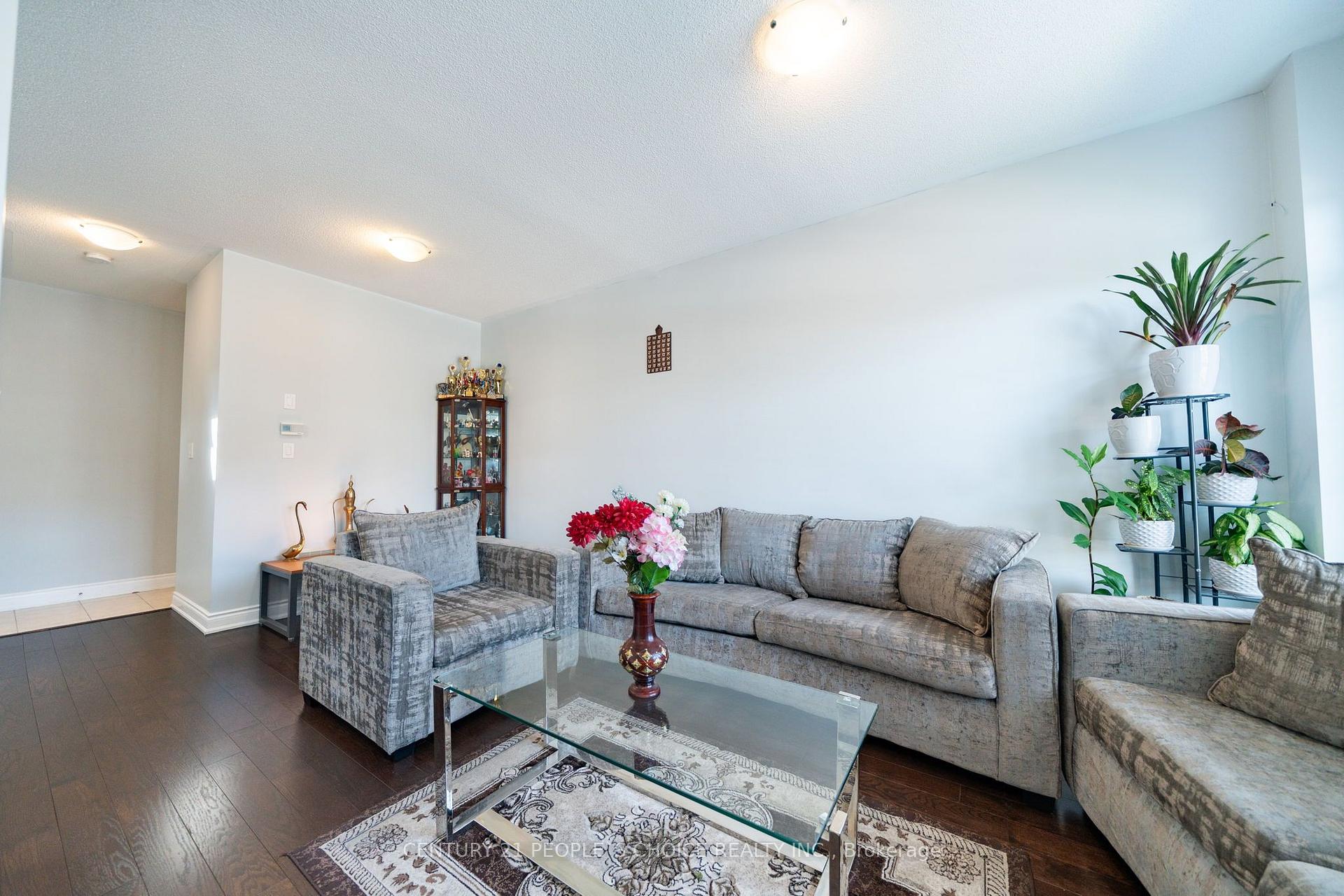 Photo 6 of 86 Daden oaks Drive, Brampton, Bram East — HOMEH