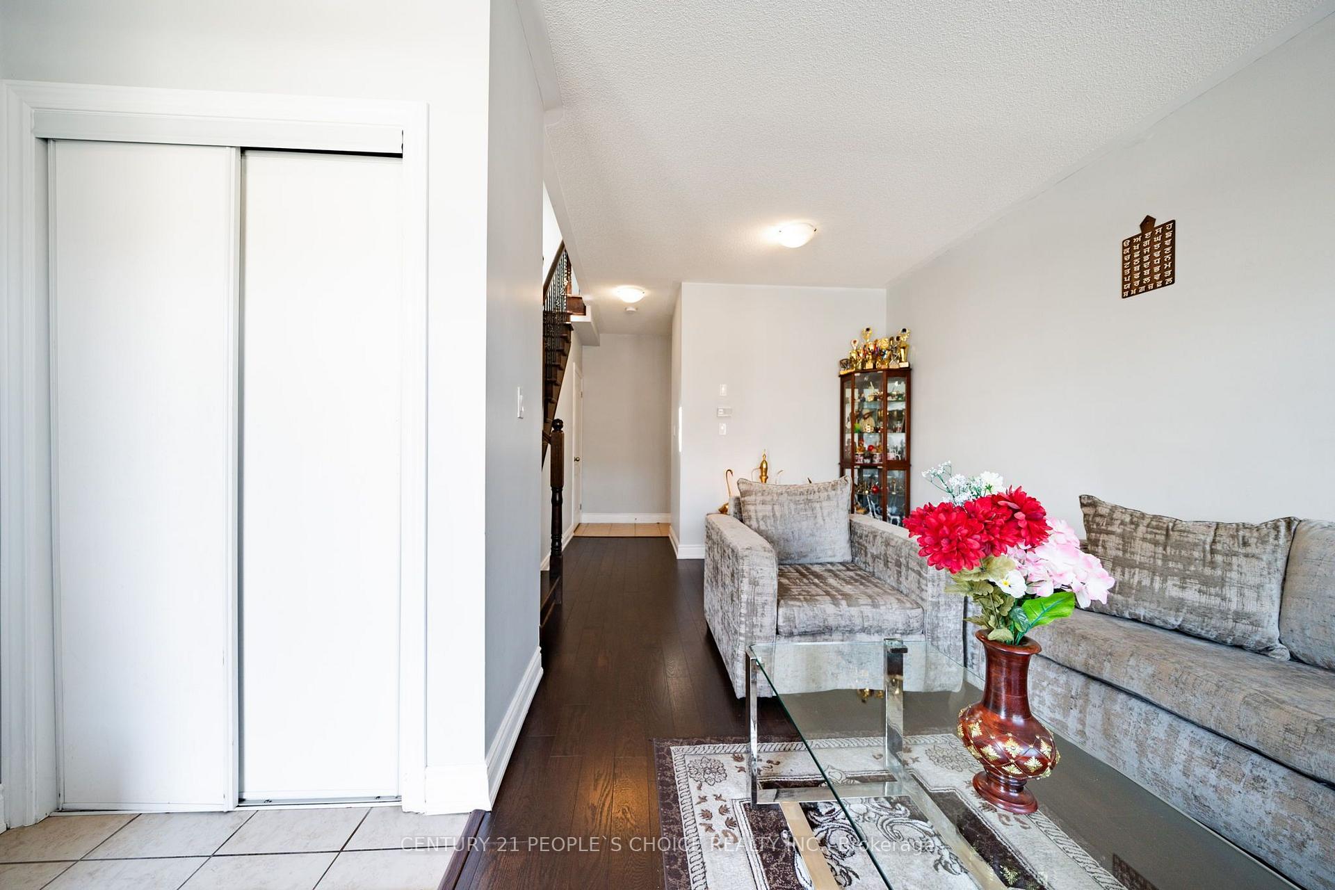 Photo 7 of 86 Daden oaks Drive, Brampton, Bram East — HOMEH