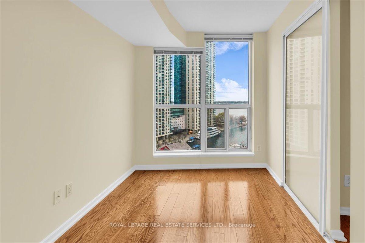 Photo 4 of Unit 1104, 208 Queens Quay W, Toronto, Waterfront Communities — HOMEH