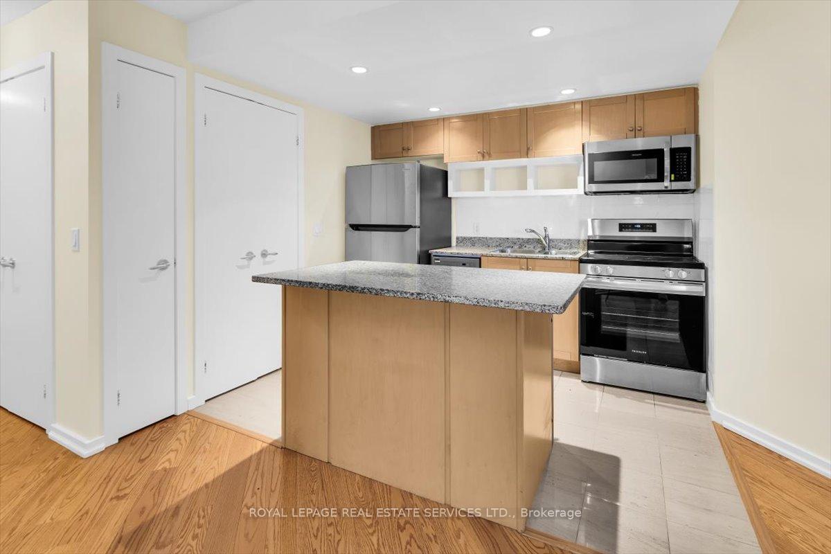 Photo 5 of Unit 1104, 208 Queens Quay W, Toronto, Waterfront Communities — HOMEH