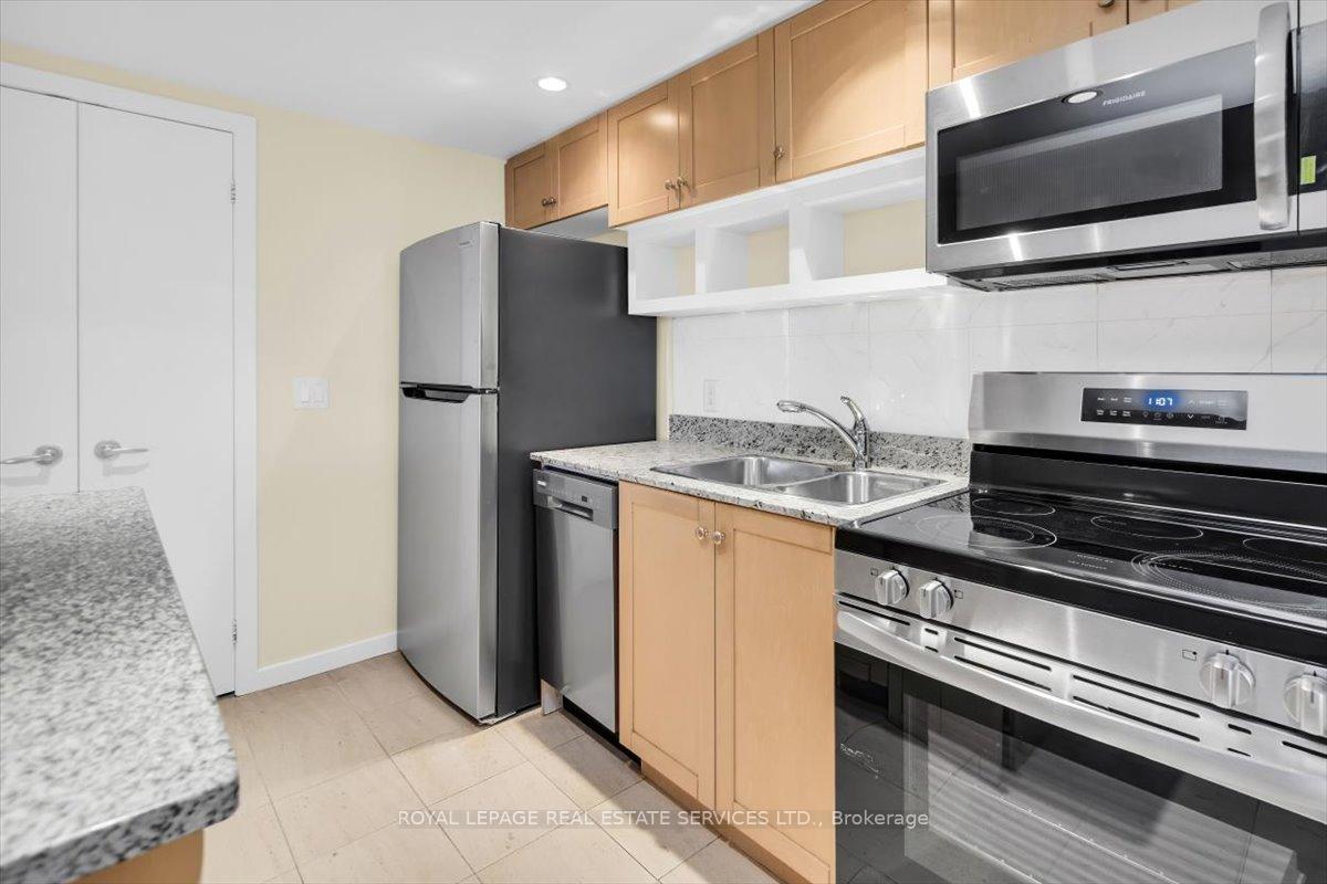 Photo 6 of Unit 1104, 208 Queens Quay W, Toronto, Waterfront Communities — HOMEH