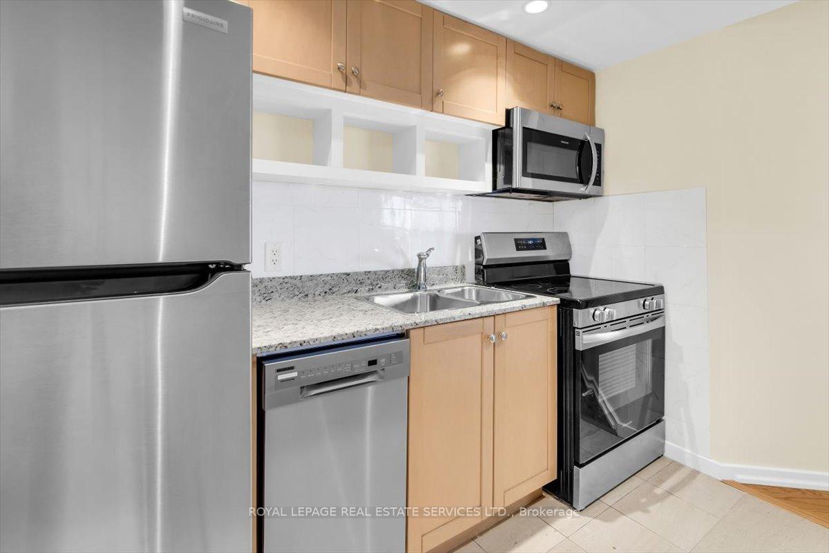 Photo 10 of Unit 1104, 208 Queens Quay W, Toronto, Waterfront Communities — HOMEH