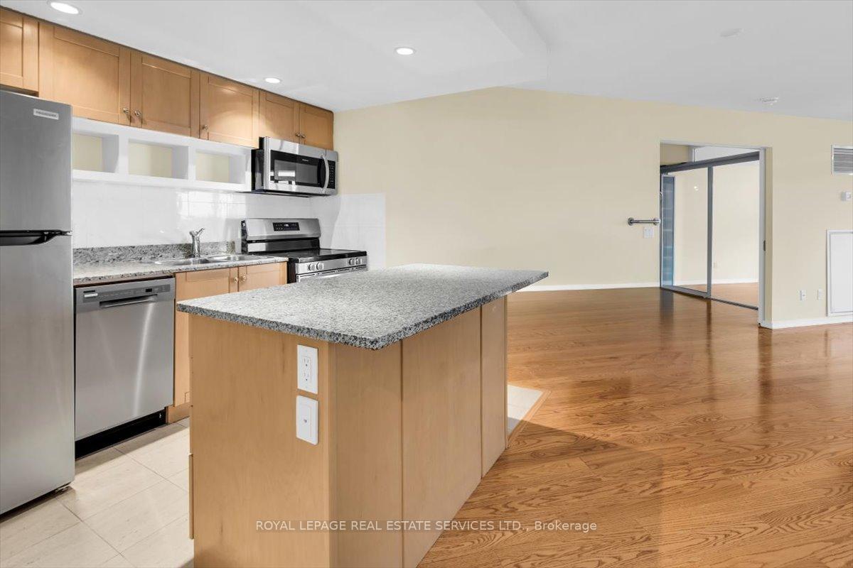 Photo 7 of Unit 1104, 208 Queens Quay W, Toronto, Waterfront Communities — HOMEH
