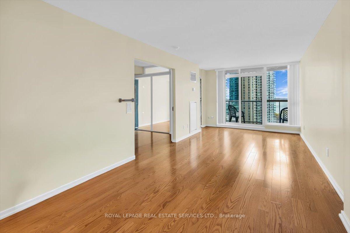 Photo 9 of Unit 1104, 208 Queens Quay W, Toronto, Waterfront Communities — HOMEH