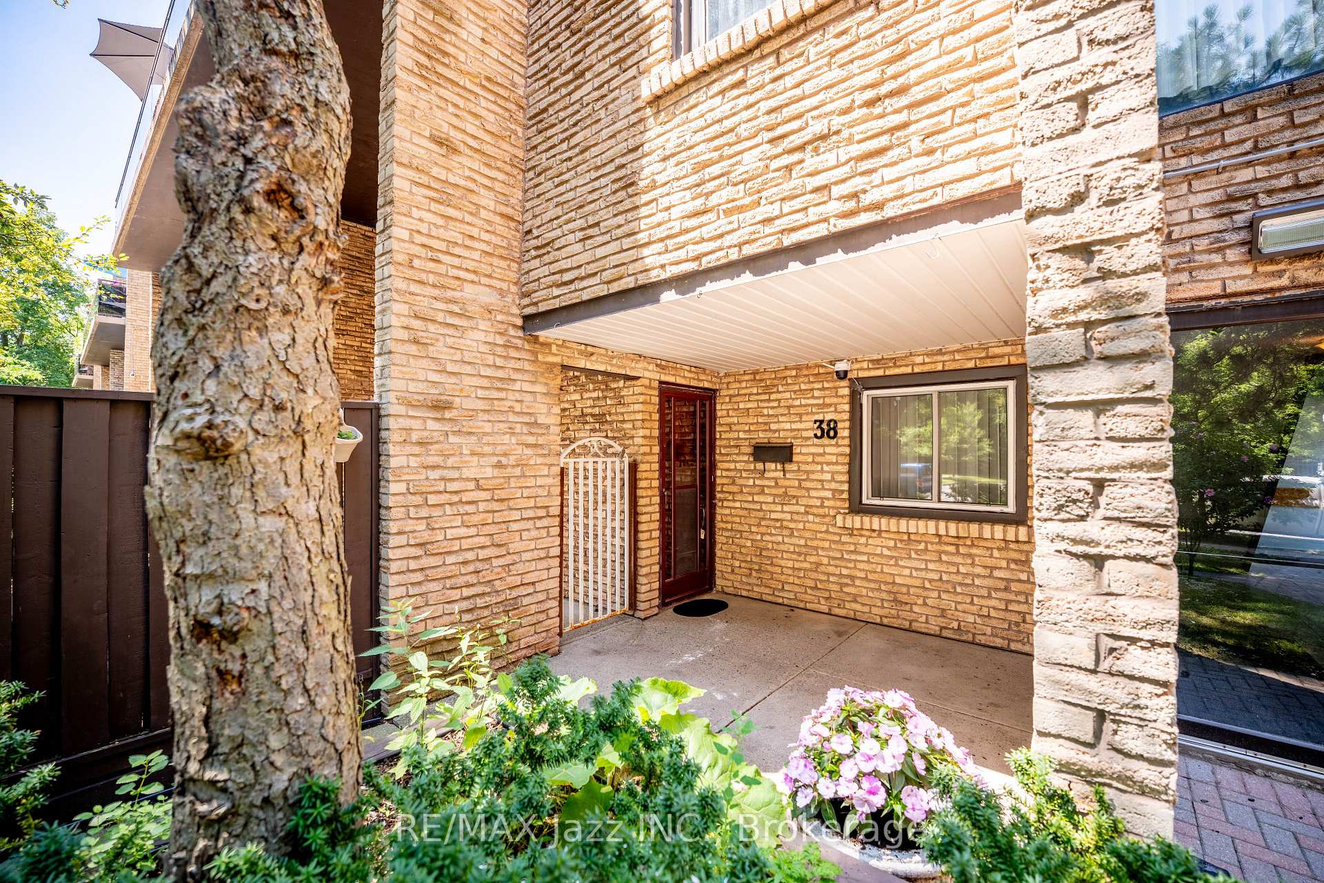 Photo 3 of Unit 38, 120 Ling Road, Scarborough, West Hill — HOMEH