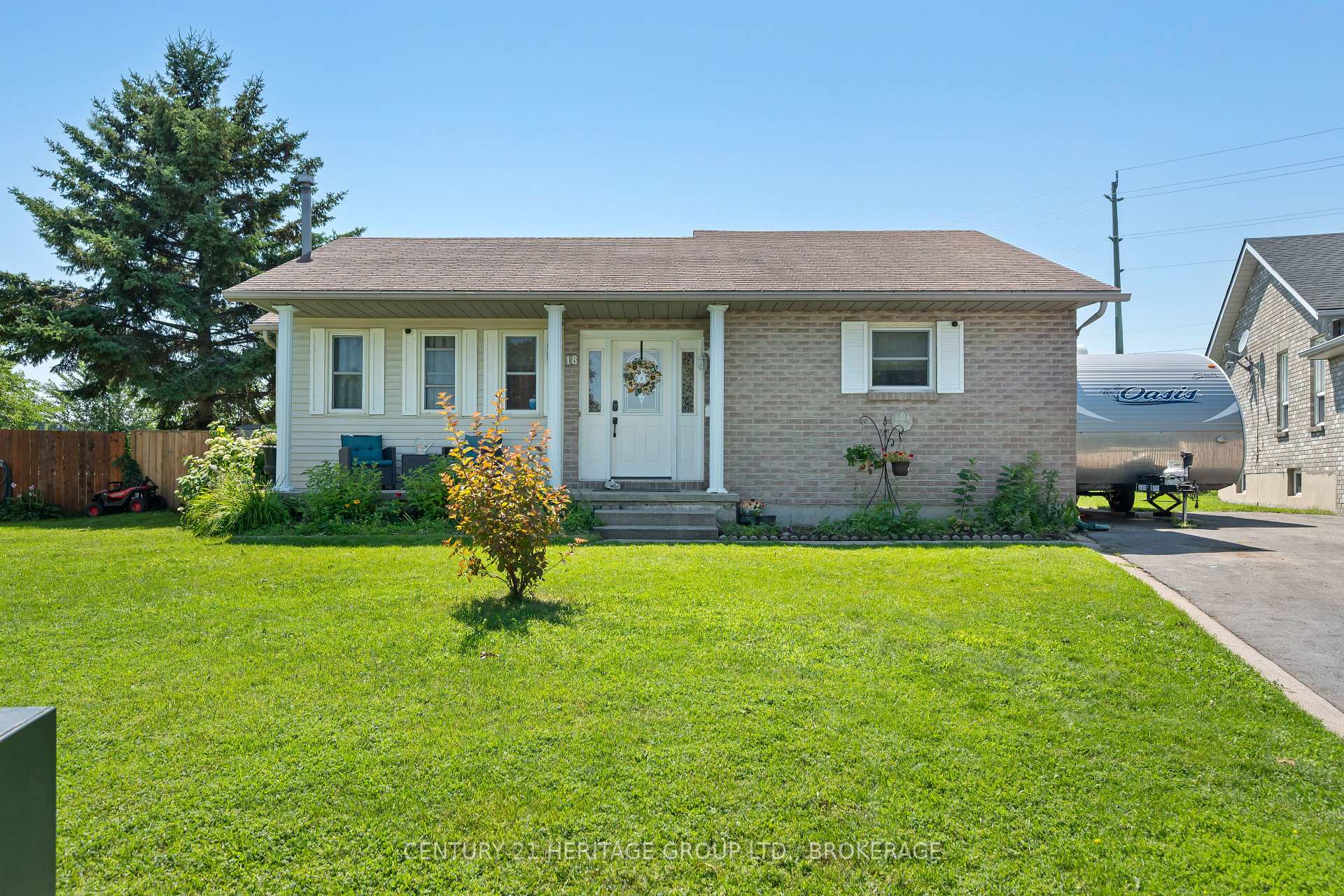 Photo 1 of 18 Keates Place, Kingston, Rideau — HOMEH