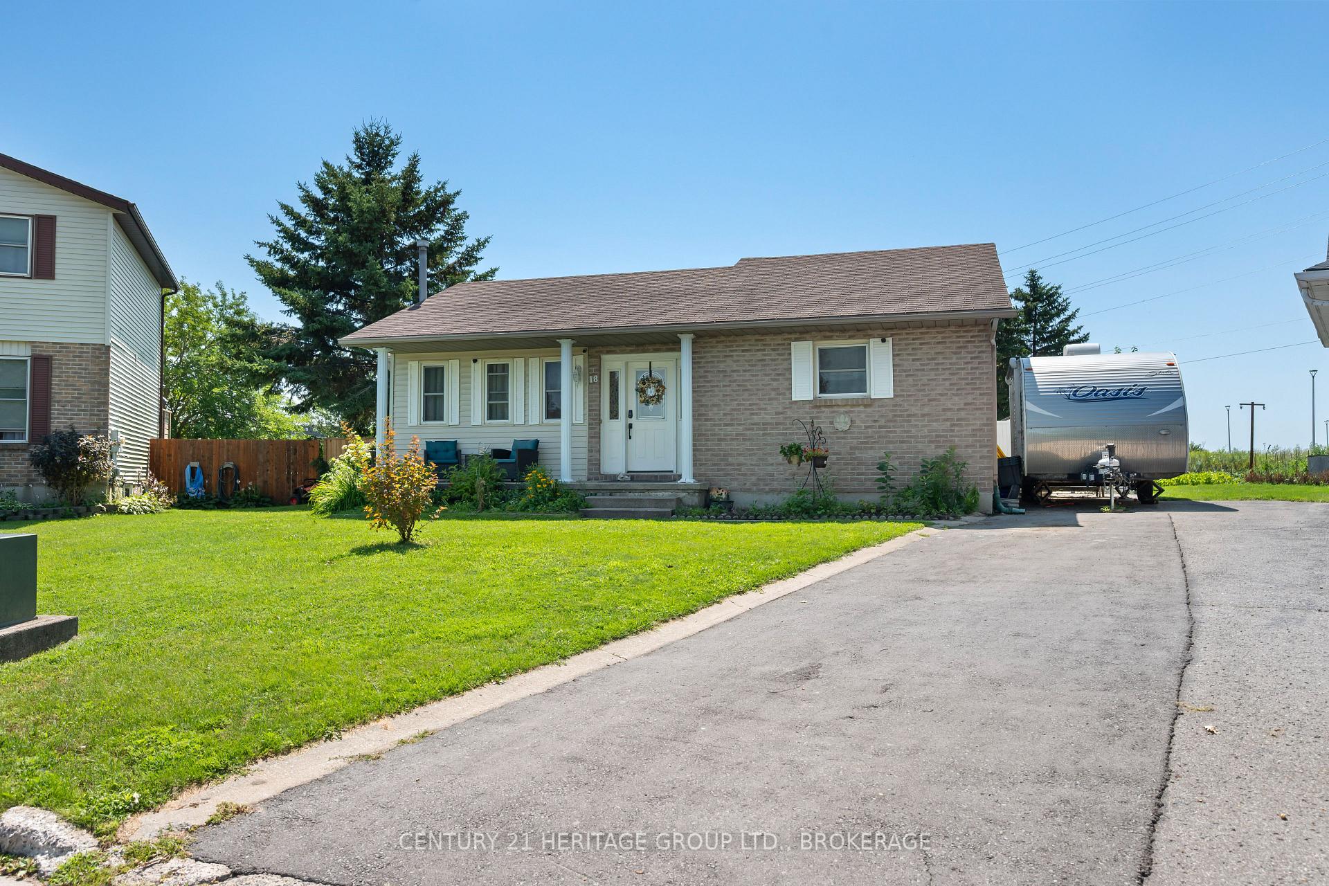 Photo 3 of 18 Keates Place, Kingston, Rideau — HOMEH