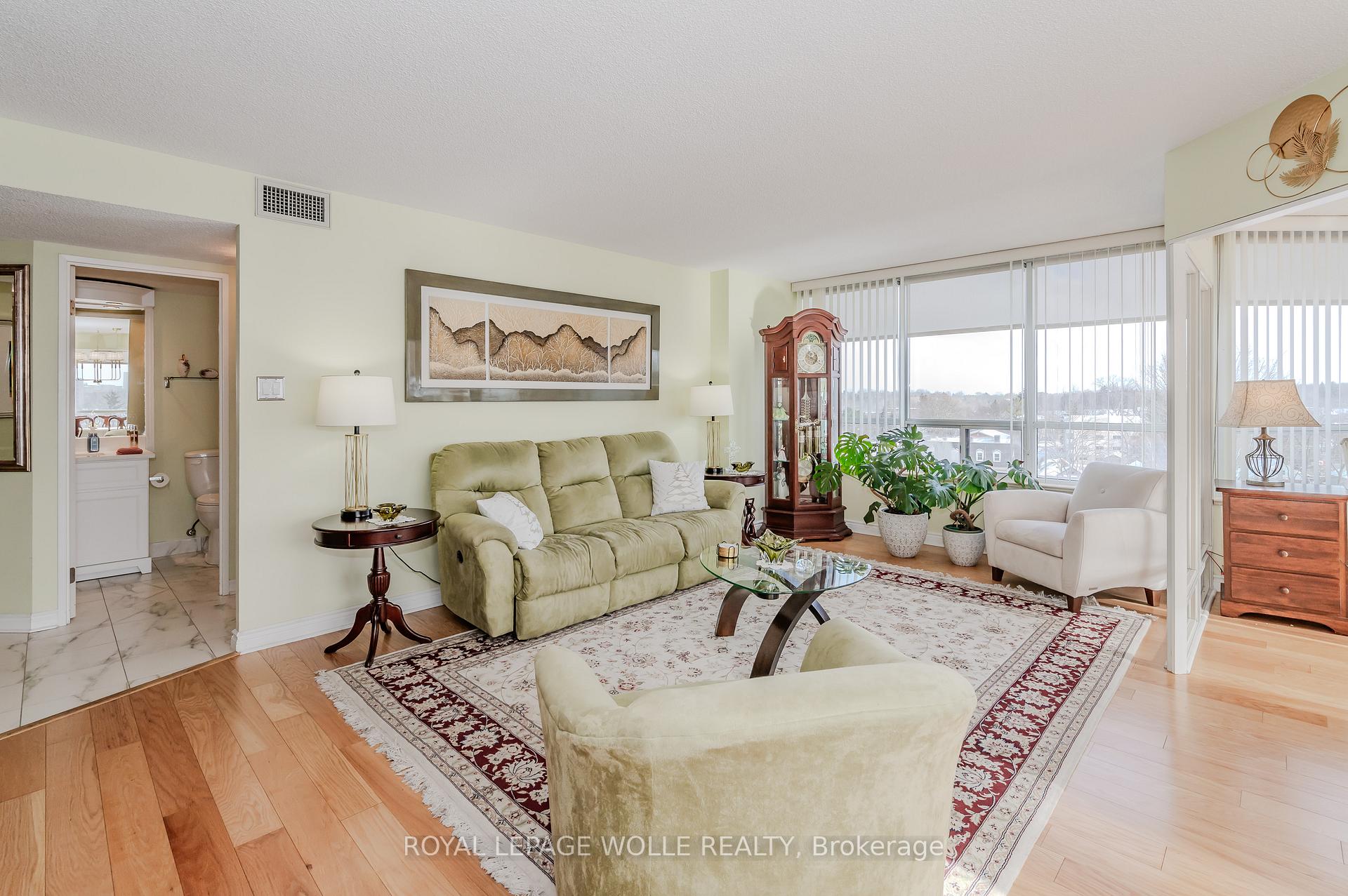 Photo 8 of Unit 802, 6 Willow Street, Waterloo, Uptown Waterloo/North Ward — HOMEH