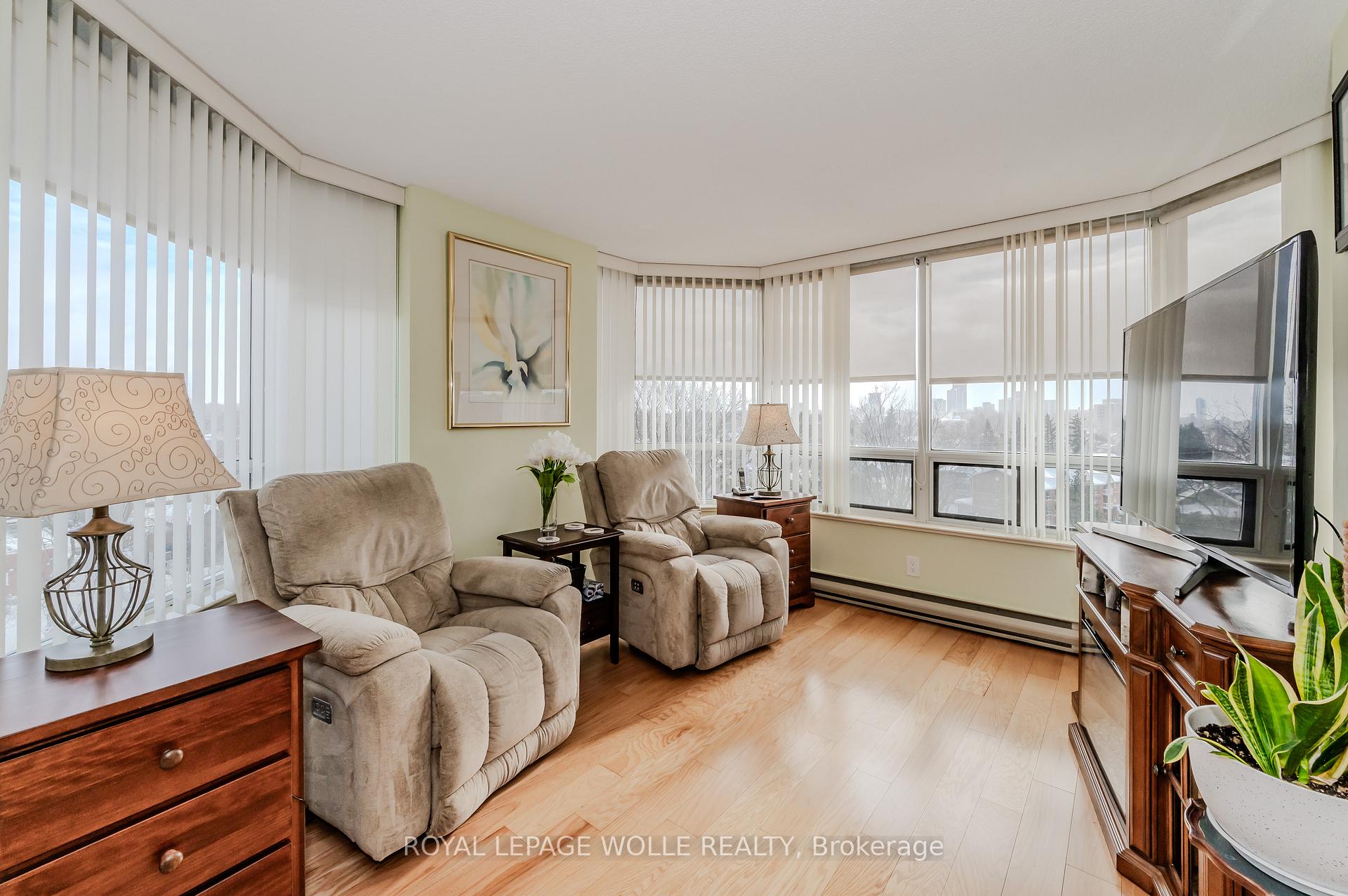 Photo 10 of Unit 802, 6 Willow Street, Waterloo, Uptown Waterloo/North Ward — HOMEH