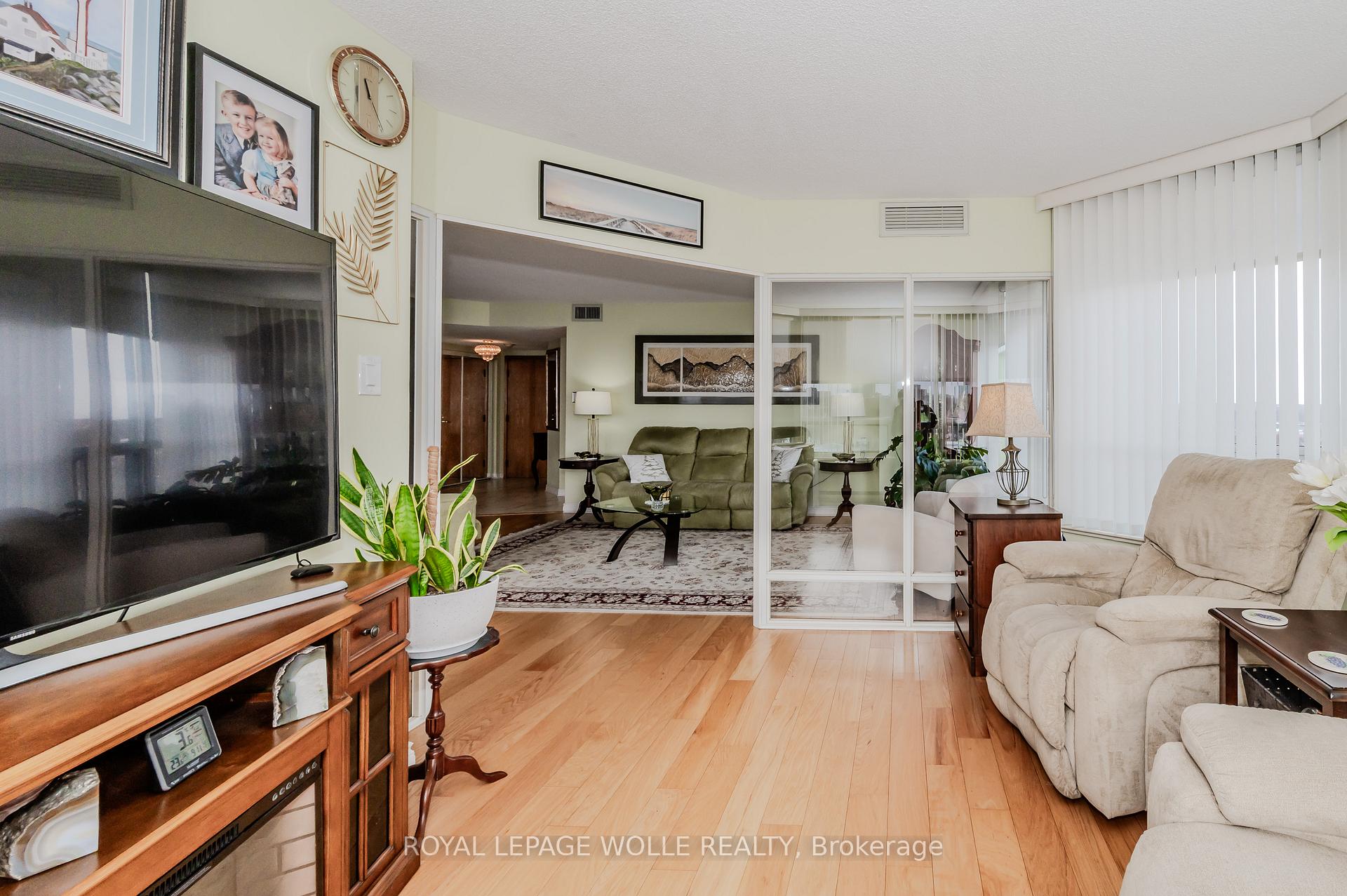 Photo 11 of Unit 802, 6 Willow Street, Waterloo, Uptown Waterloo/North Ward — HOMEH