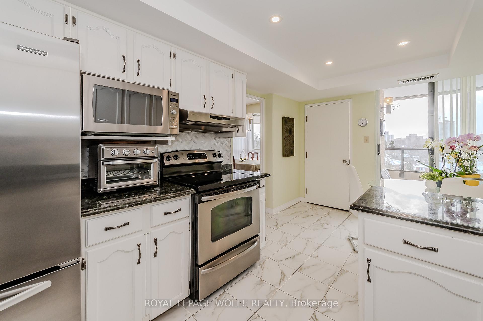 Photo 17 of Unit 802, 6 Willow Street, Waterloo, Uptown Waterloo/North Ward — HOMEH
