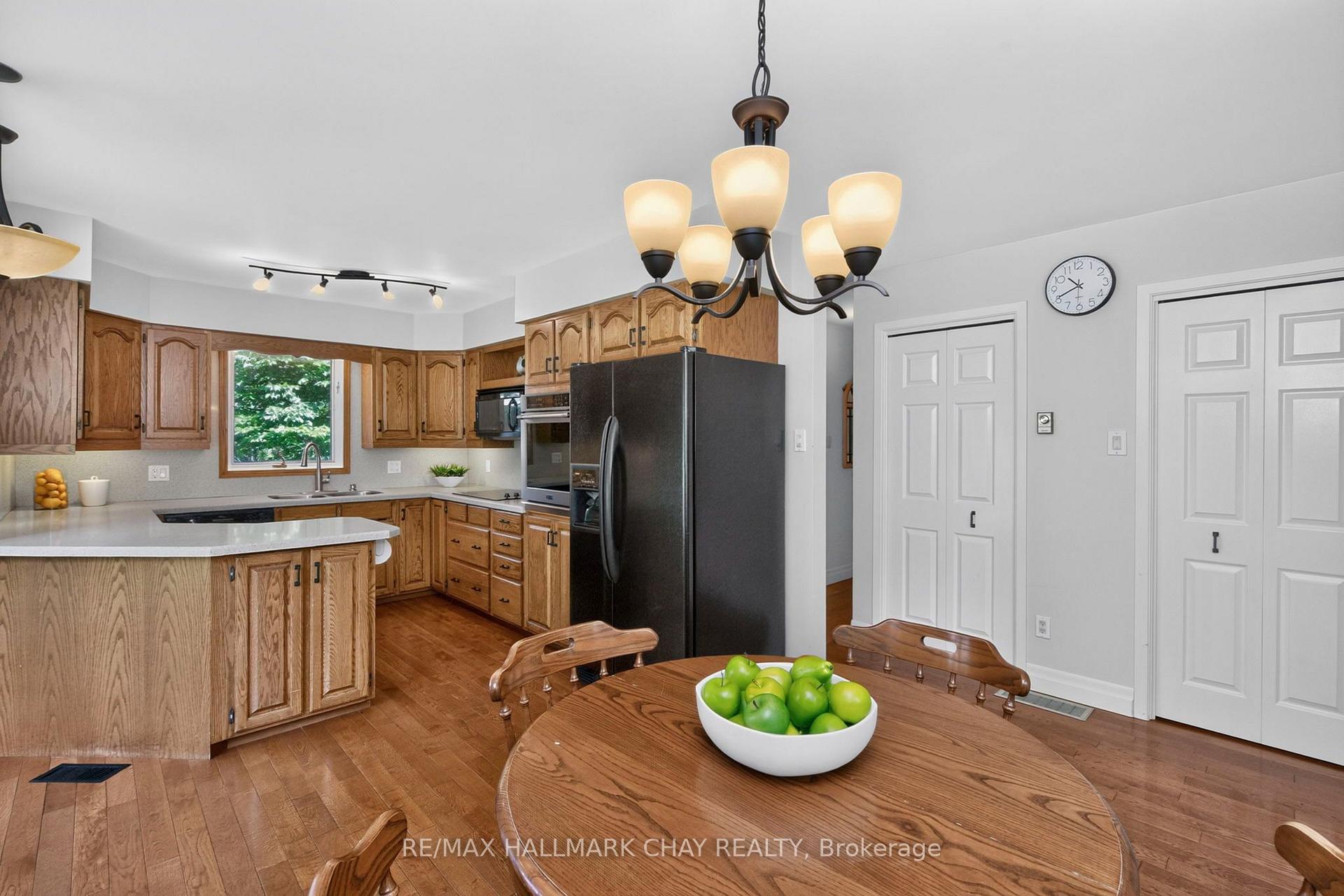 Photo 19 of 75 Cathedral Pines Road, Oro-Medonte, Horseshoe Valley — HOMEH
