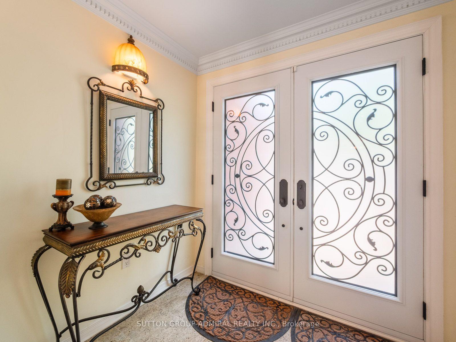 Photo 4 of 91 Robinwood Trail, Vaughan, Brownridge — HOMEH