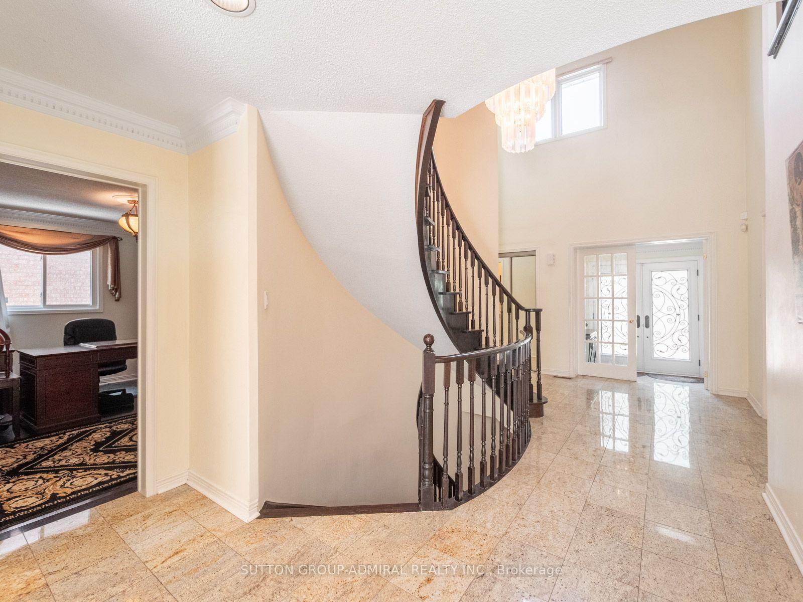Photo 6 of 91 Robinwood Trail, Vaughan, Brownridge — HOMEH