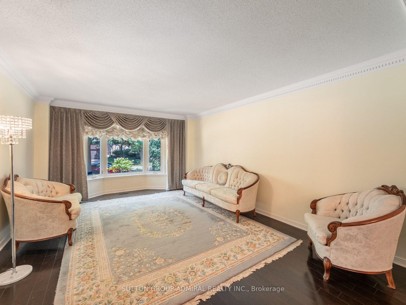 Photo 7 of 91 Robinwood Trail, Vaughan, Brownridge — HOMEH