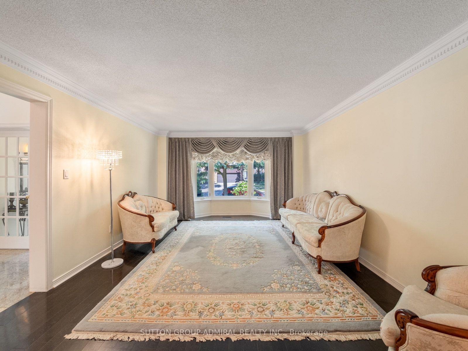 Photo 9 of 91 Robinwood Trail, Vaughan, Brownridge — HOMEH