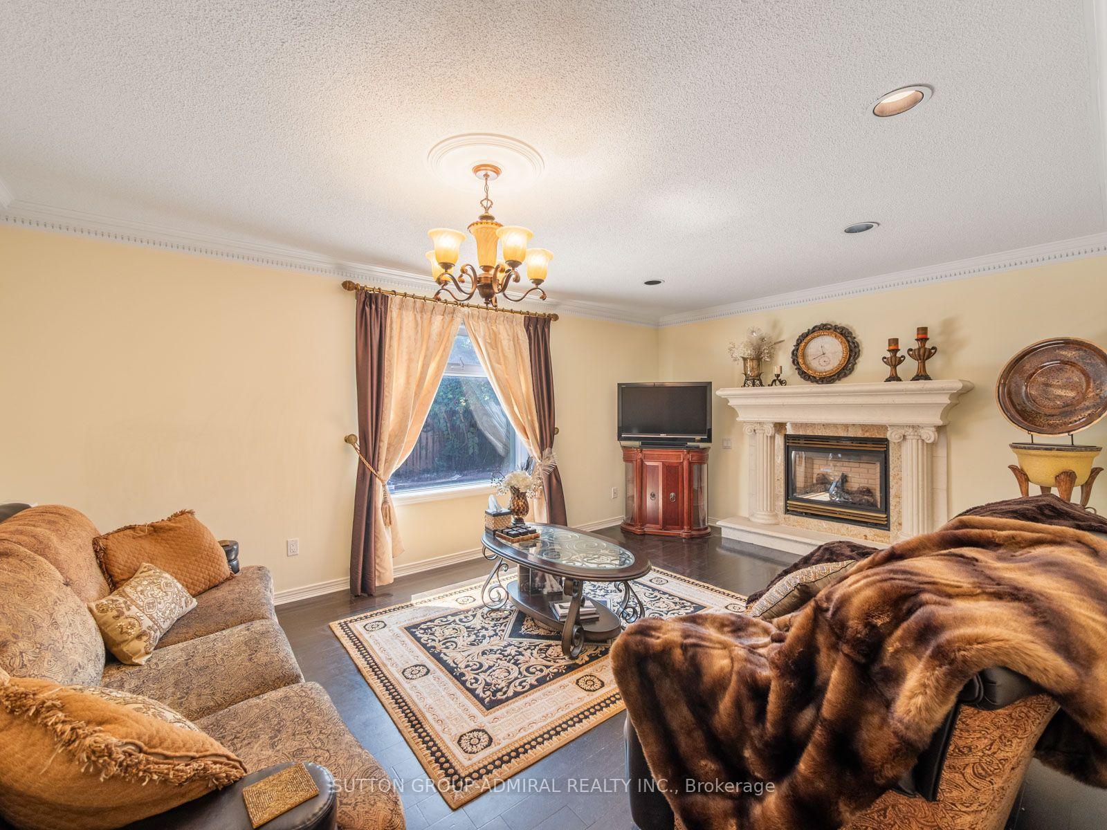 Photo 15 of 91 Robinwood Trail, Vaughan, Brownridge — HOMEH