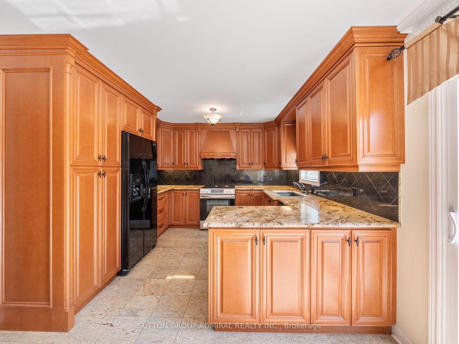Photo 22 of 91 Robinwood Trail, Vaughan, Brownridge — HOMEH