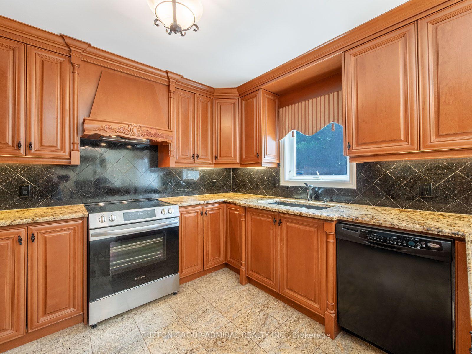Photo 23 of 91 Robinwood Trail, Vaughan, Brownridge — HOMEH