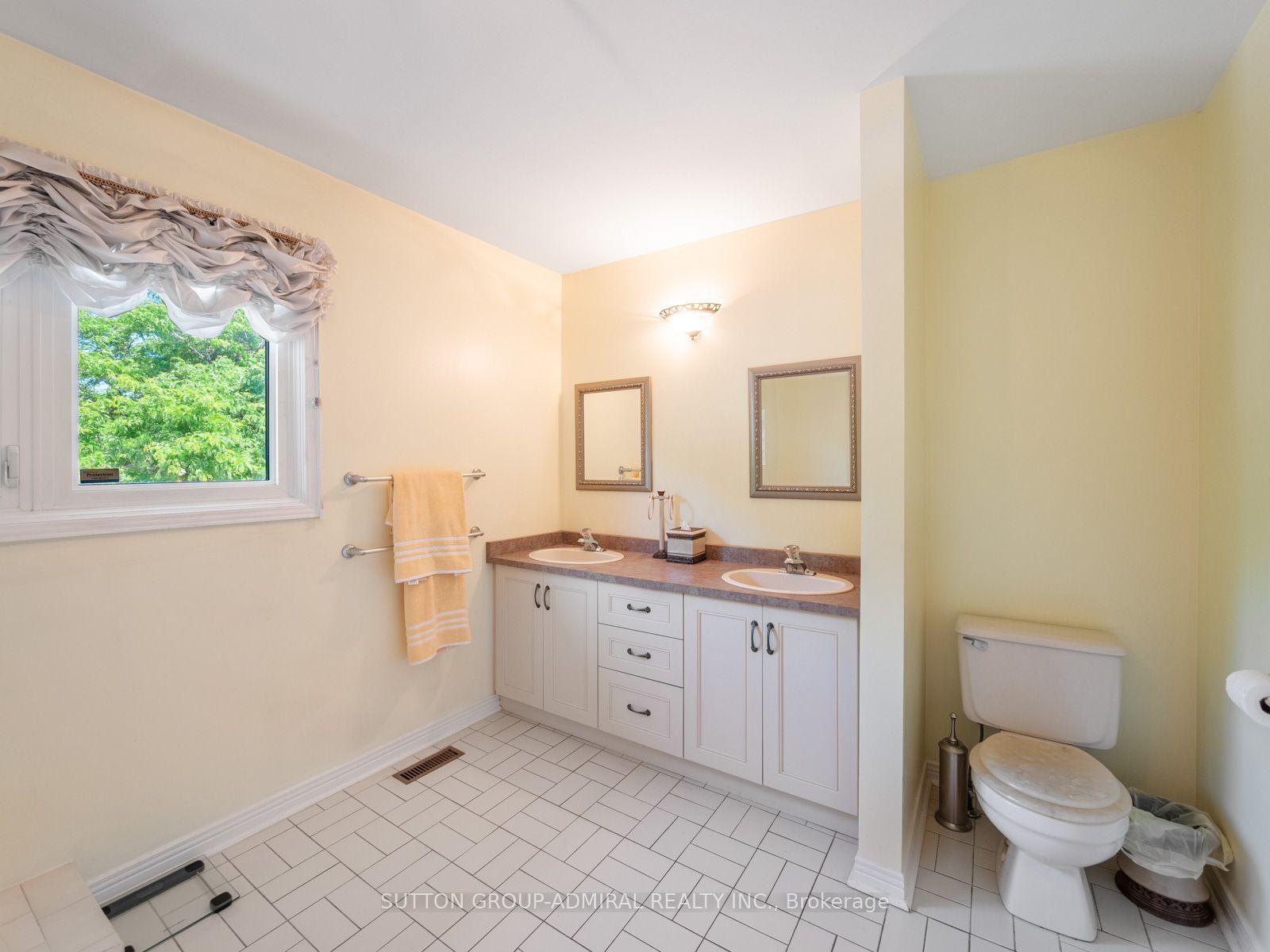 Photo 36 of 91 Robinwood Trail, Vaughan, Brownridge — HOMEH