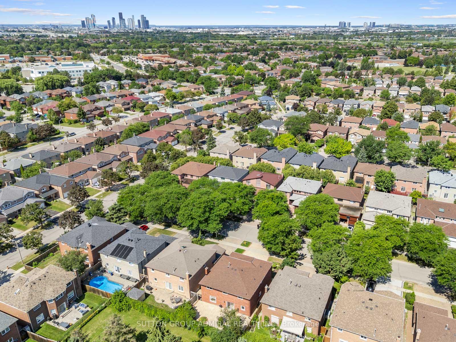 Photo 62 of 91 Robinwood Trail, Vaughan, Brownridge — HOMEH