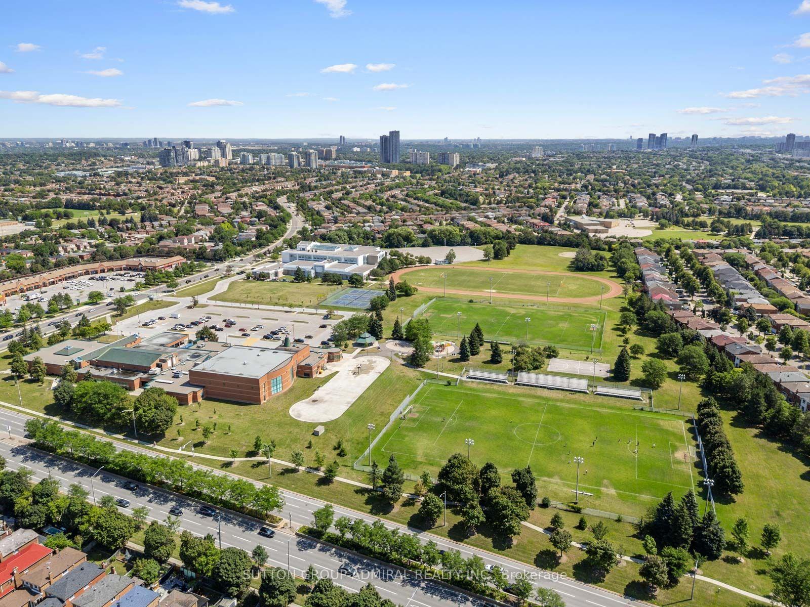 Photo 63 of 91 Robinwood Trail, Vaughan, Brownridge — HOMEH