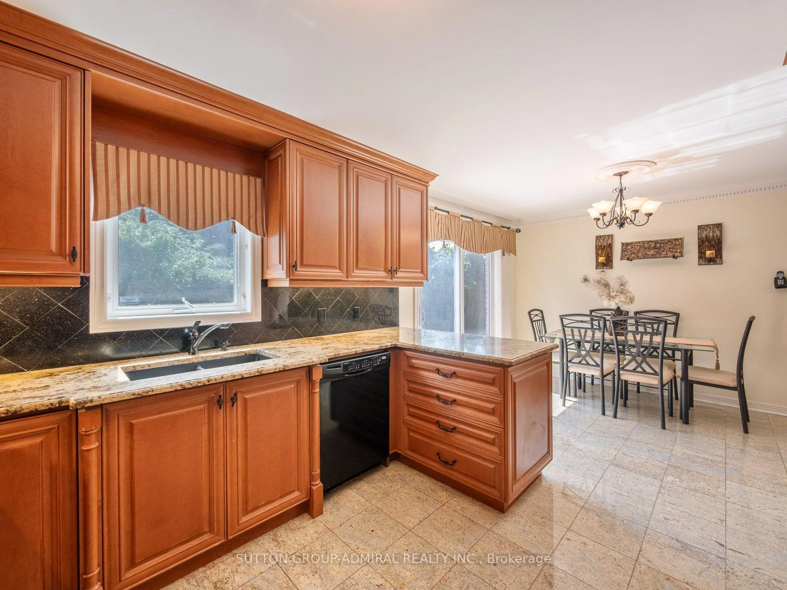 Photo 27 of 91 Robinwood Trail, Vaughan, Brownridge — HOMEH
