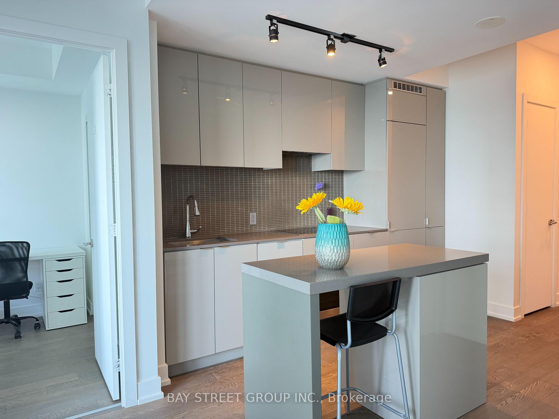 Photo 5 of Unit 4501, 7 Grenville Street, Toronto, Bay Street Corridor — HOMEH