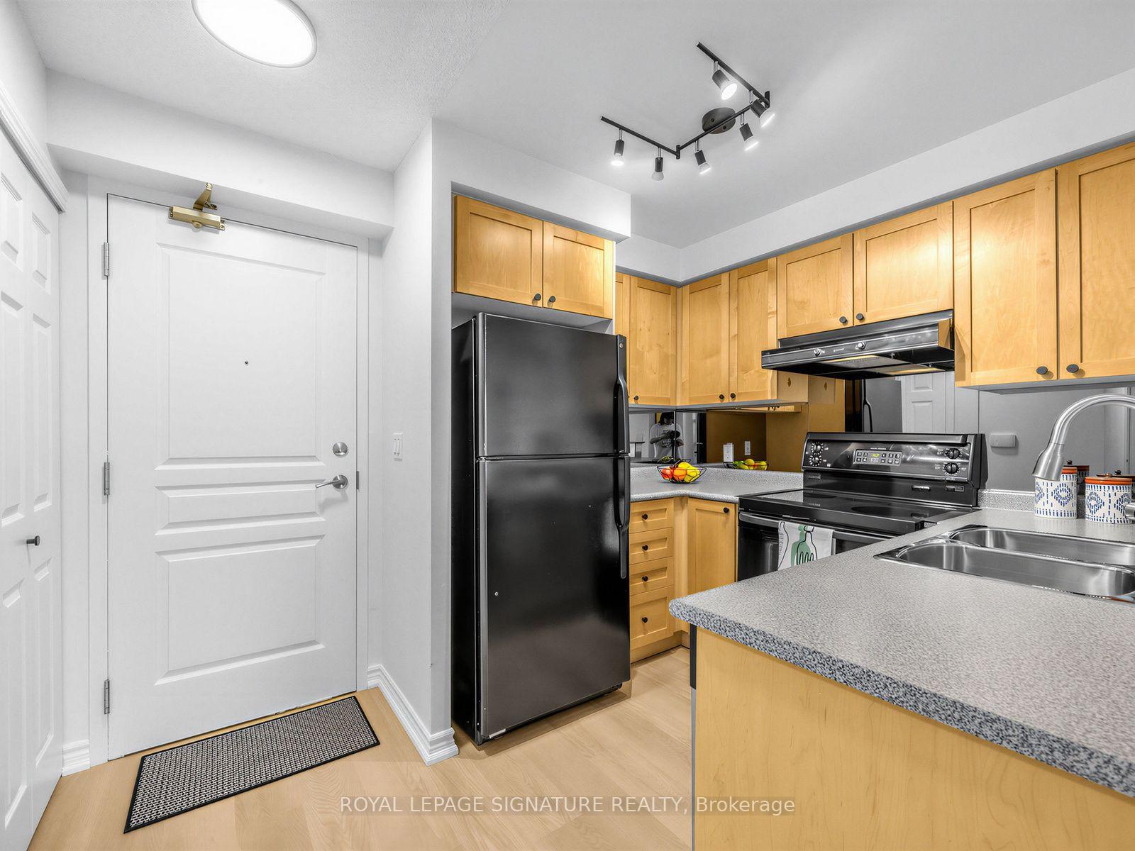 Photo 4 of Unit 220, 16 Dallimore Circle, North York, Banbury-Don Mills — HOMEH