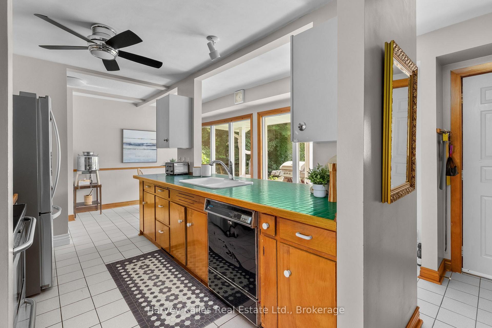 Photo 12 of 40 King Crescent, Huntsville — HOMEH
