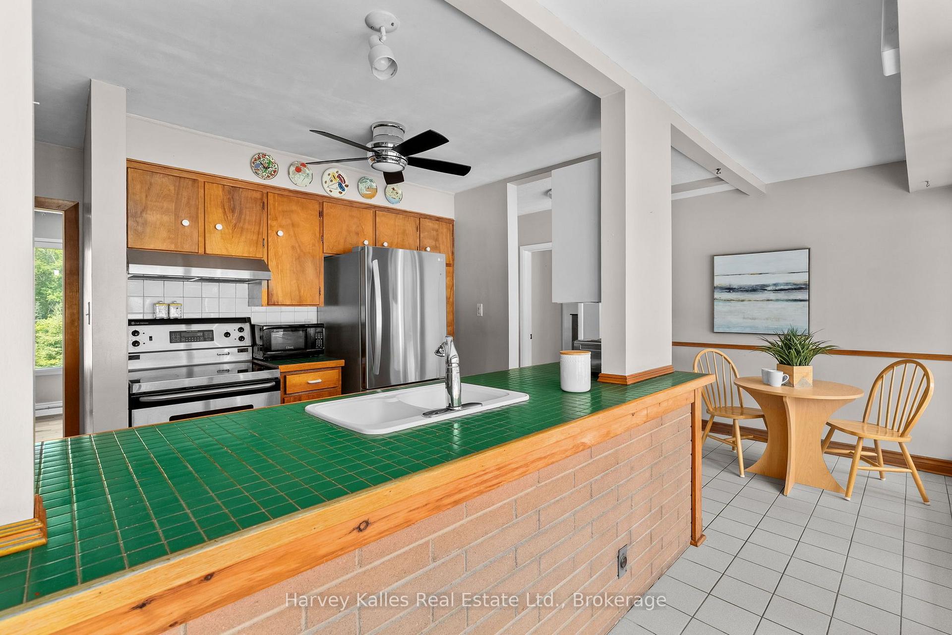 Photo 13 of 40 King Crescent, Huntsville — HOMEH