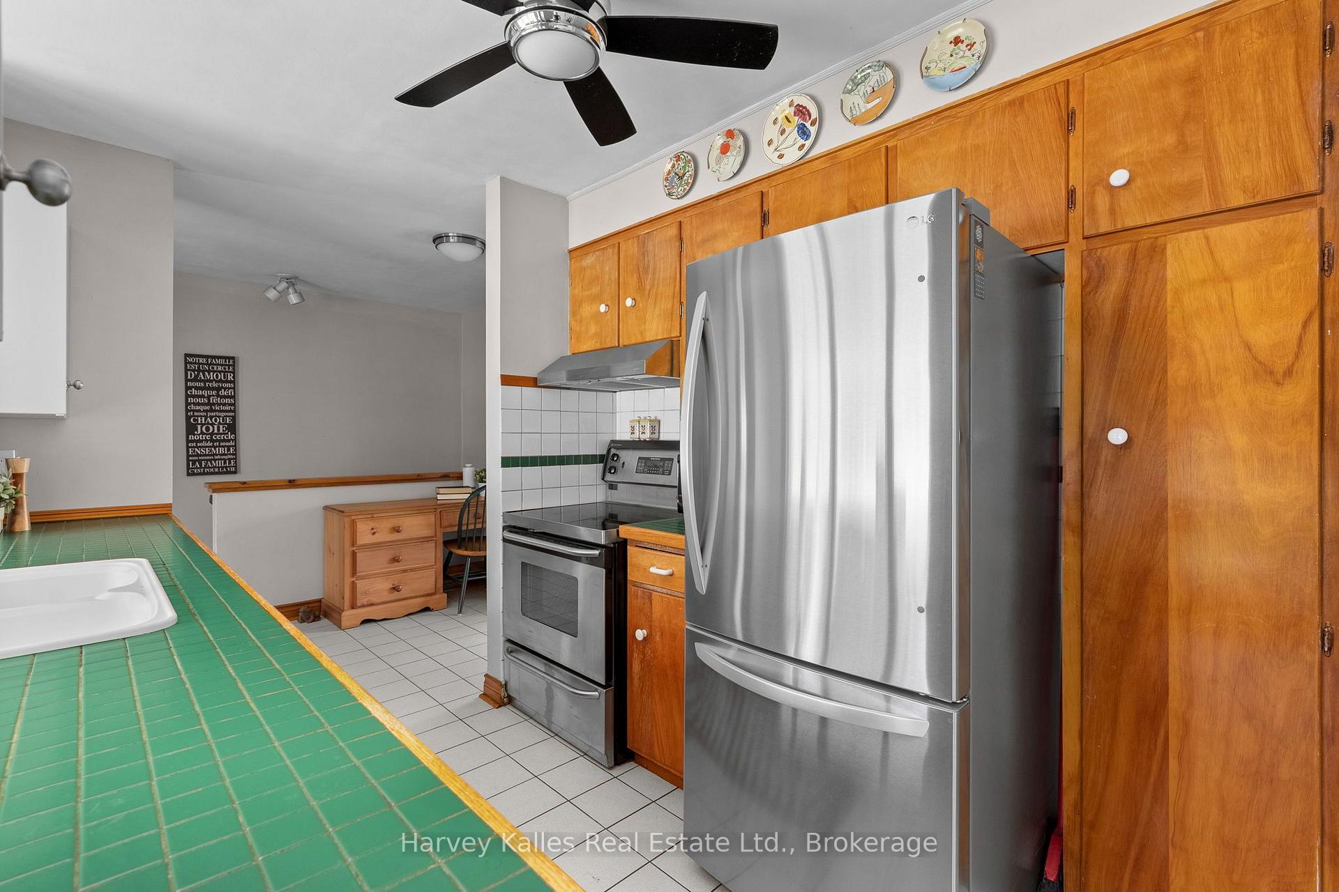 Photo 15 of 40 King Crescent, Huntsville — HOMEH