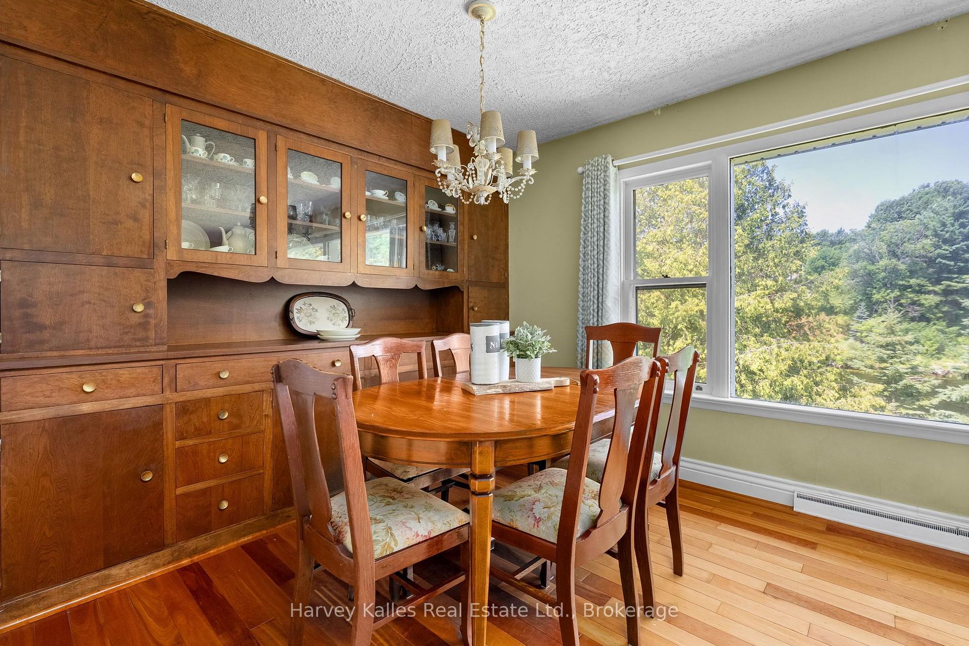 Photo 20 of 40 King Crescent, Huntsville — HOMEH