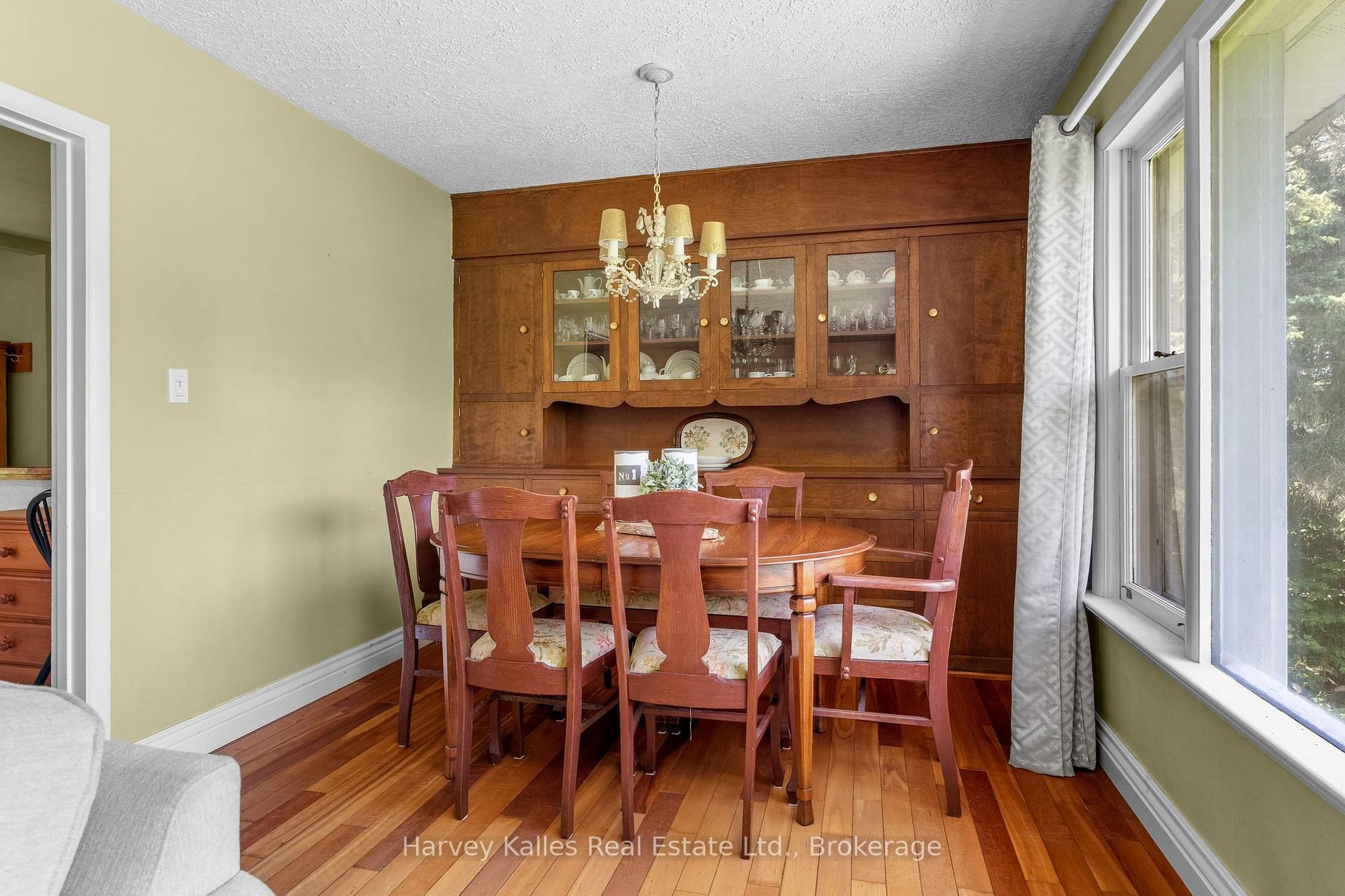 Photo 21 of 40 King Crescent, Huntsville — HOMEH