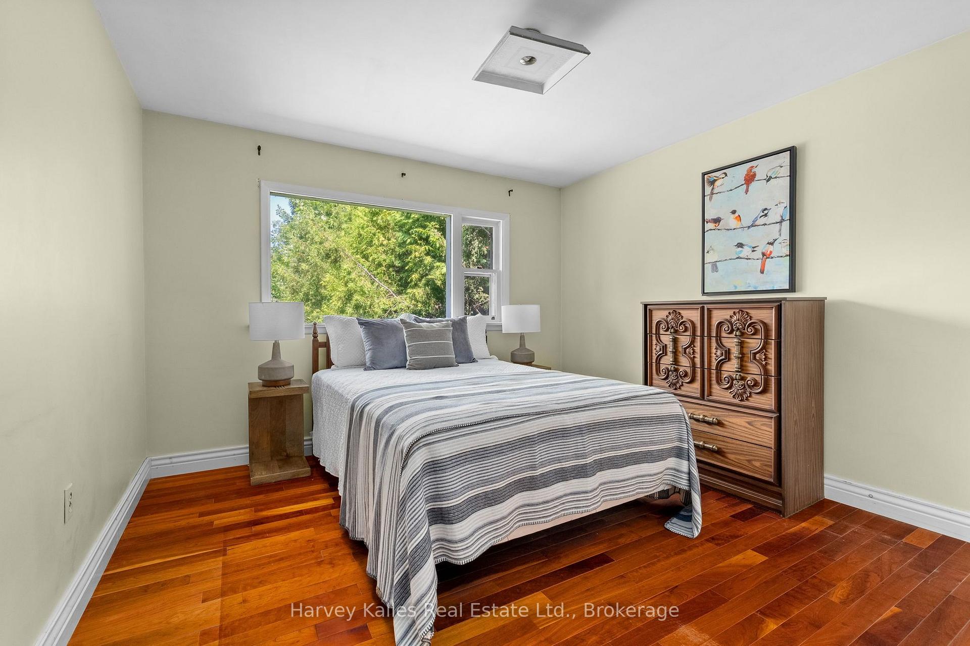 Photo 22 of 40 King Crescent, Huntsville — HOMEH
