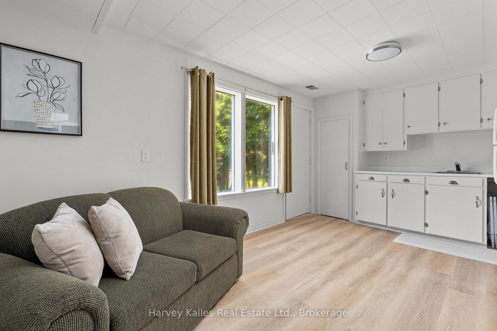 Photo 31 of 40 King Crescent, Huntsville — HOMEH