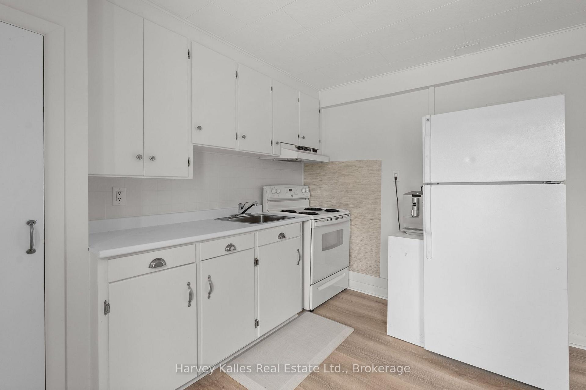 Photo 32 of 40 King Crescent, Huntsville — HOMEH