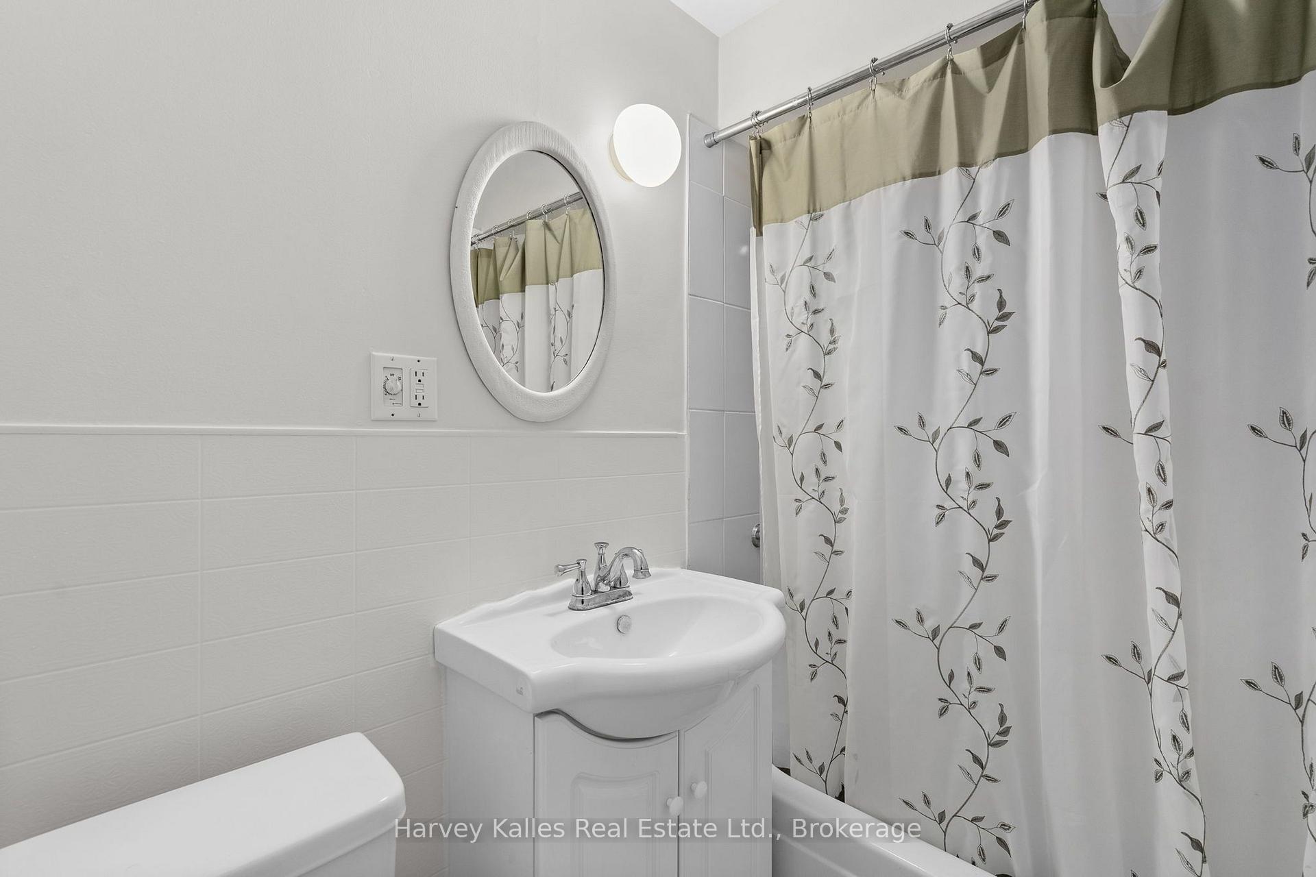 Photo 35 of 40 King Crescent, Huntsville — HOMEH