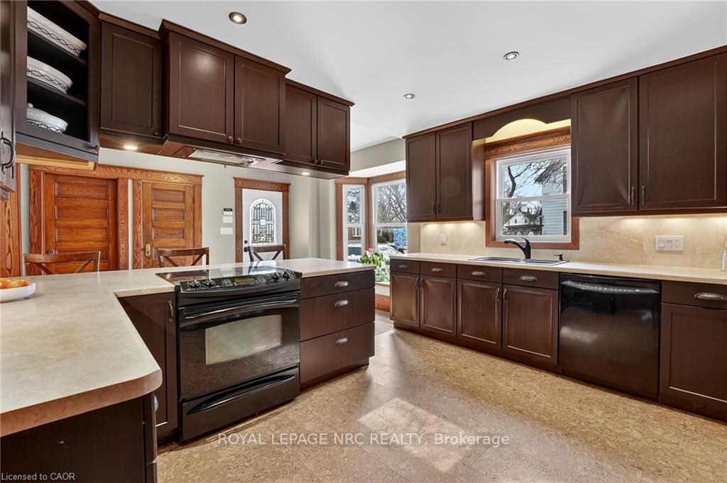 Photo 5 of 3952 Victoria Avenue W, Lincoln, Lincoln-Jordan/Vineland — HOMEH