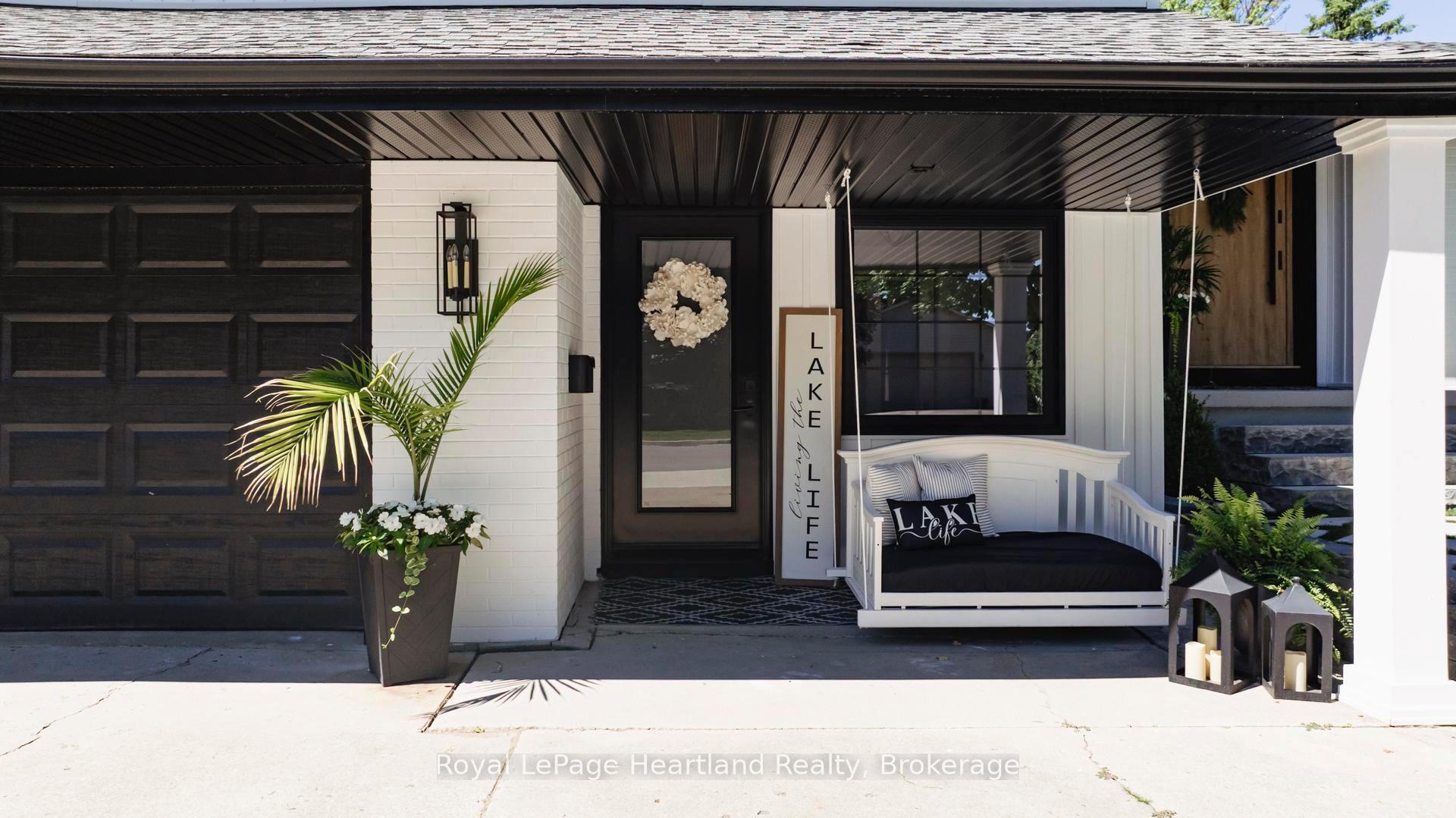 Photo 3 of 238 Bennett Street W, Goderich, Goderich (Town) — HOMEH