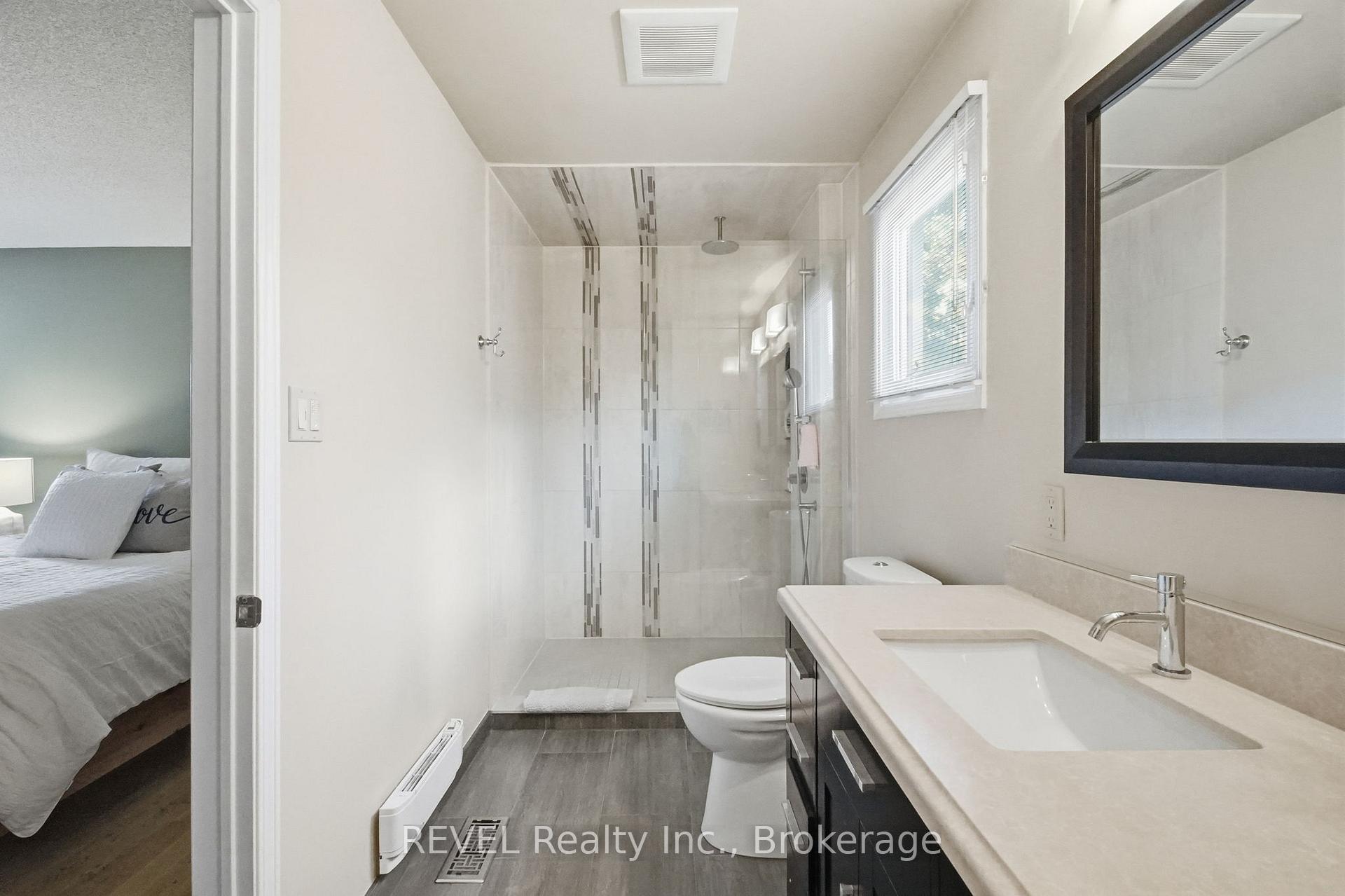Photo 23 of 29 Stratton Crescent, Whitby, Rolling Acres — HOMEH