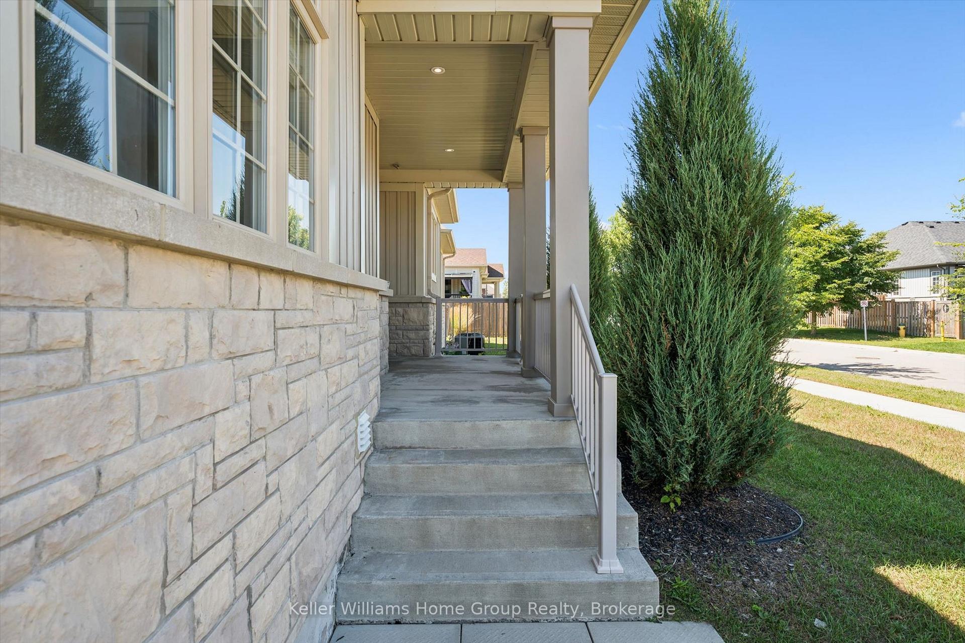 Photo 8 of 52 Findlay Way, Centre Wellington, Fergus — HOMEH
