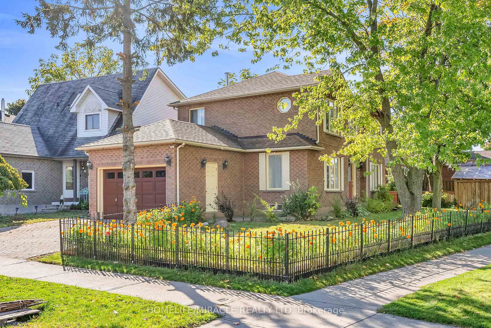 Photo 3 of 1 Beechnut Crescent, Clarington, Courtice — HOMEH