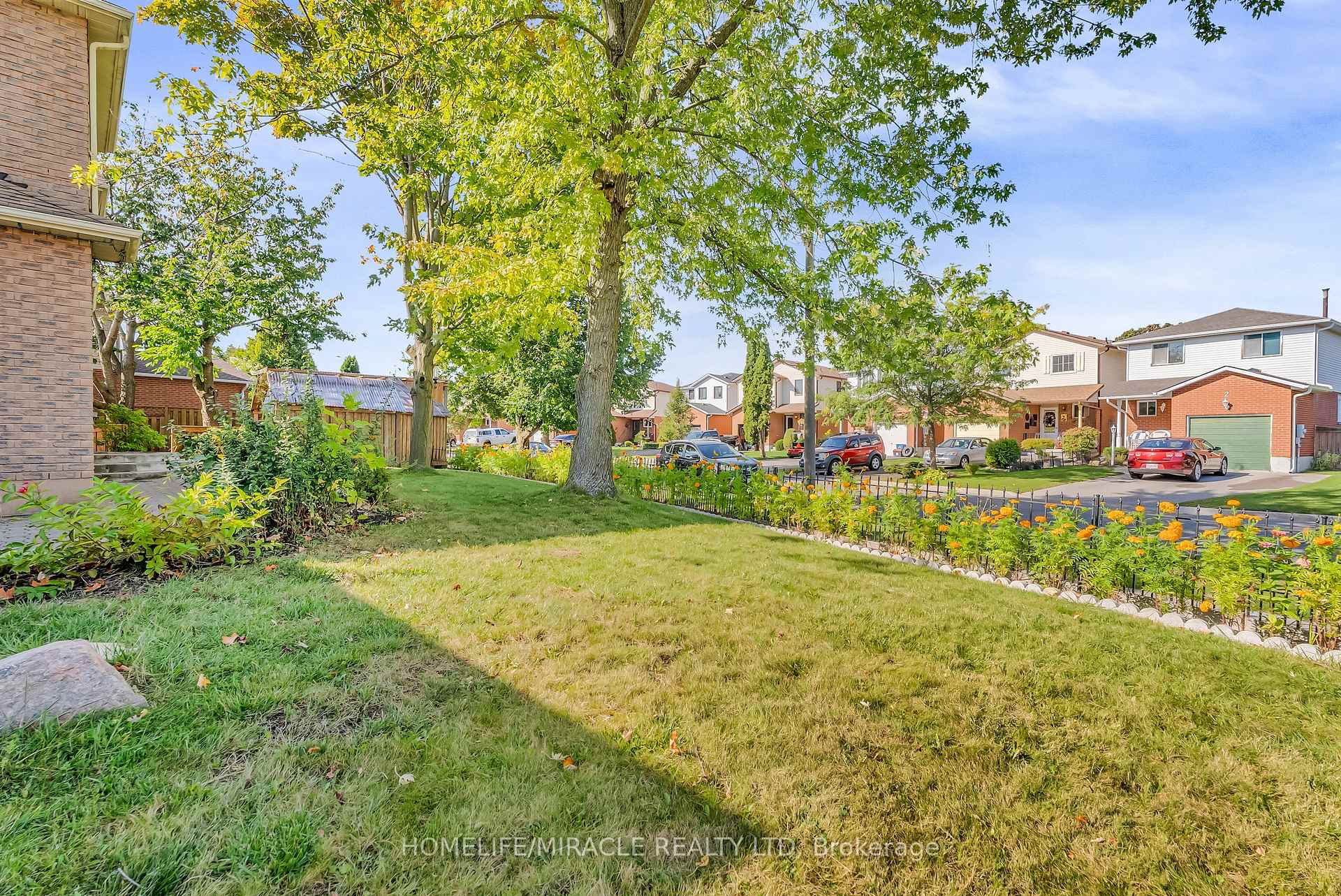 Photo 5 of 1 Beechnut Crescent, Clarington, Courtice — HOMEH